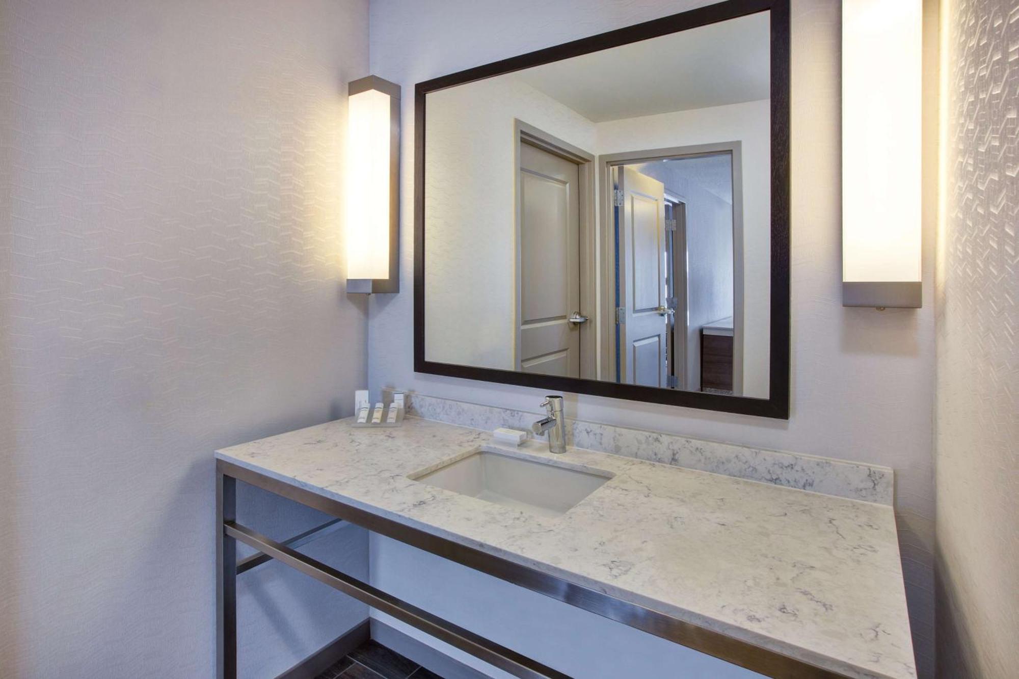 King Room,1551985819:JPEG