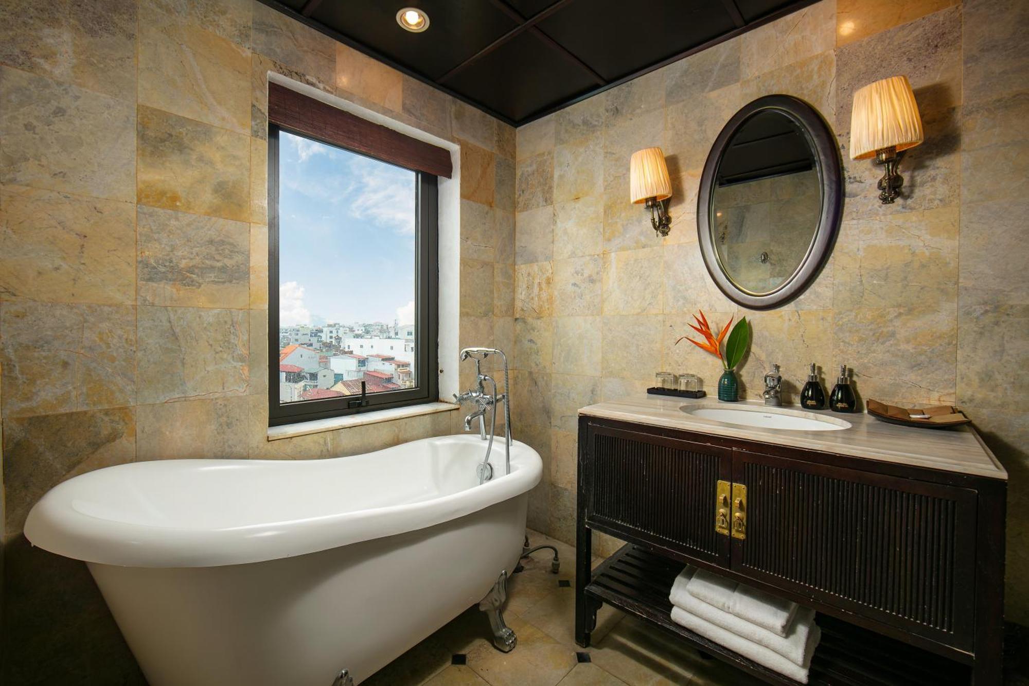 Deluxe Double or Twin Room City View