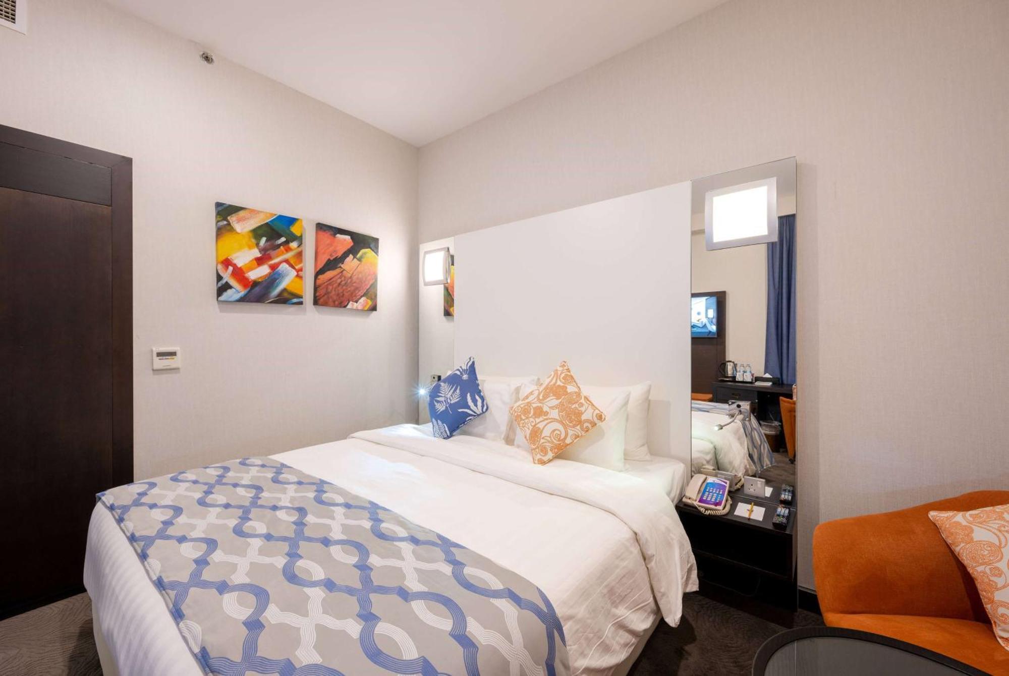 Deluxe Room Queen
