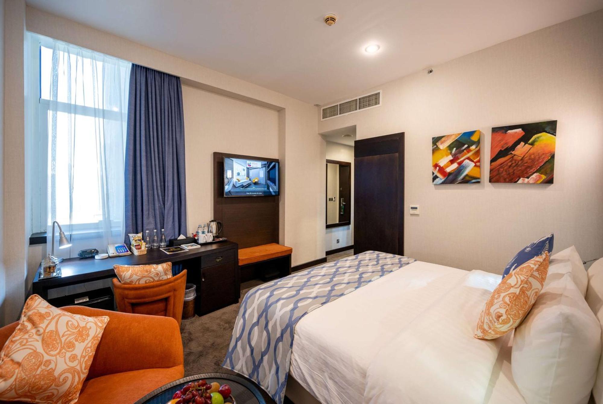 Deluxe Room Queen