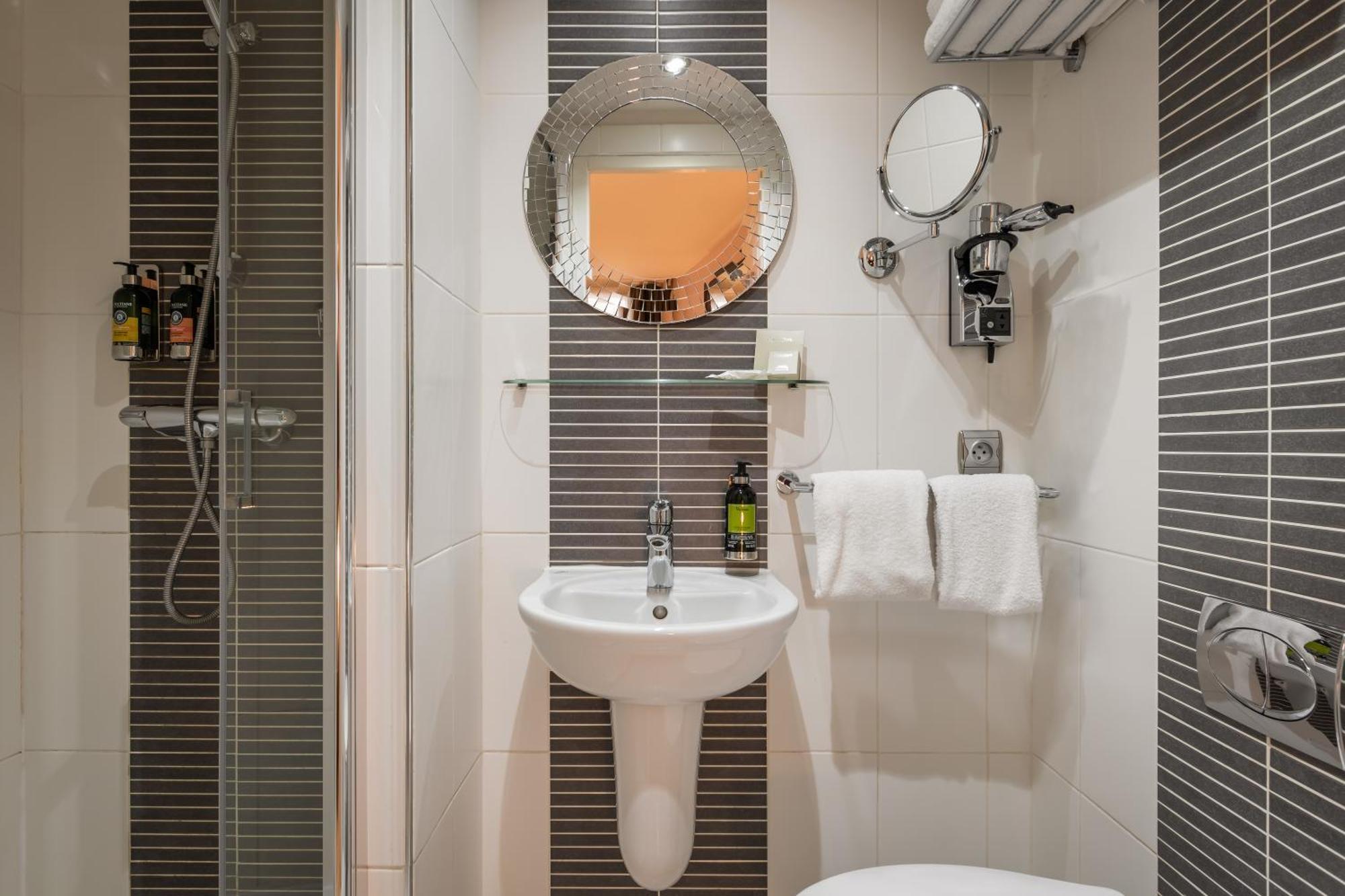 Double Room,1646339244:JPEG