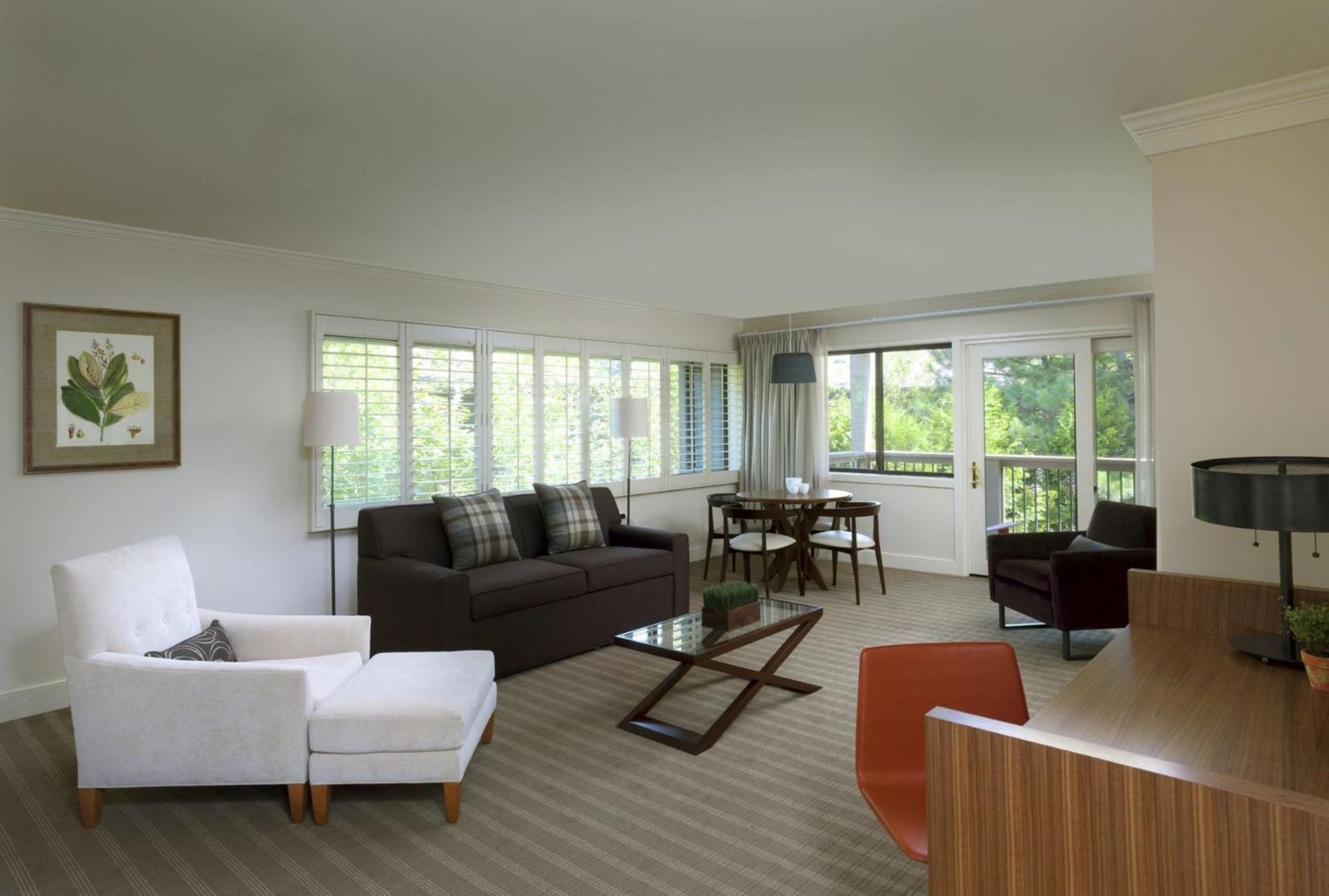 Suite,1547105044:JPEG