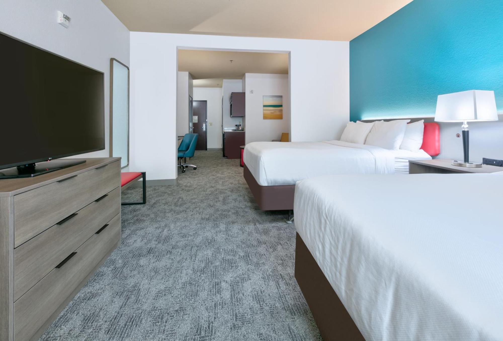 Queen Suite Two Queen Beds Non-Smoking
