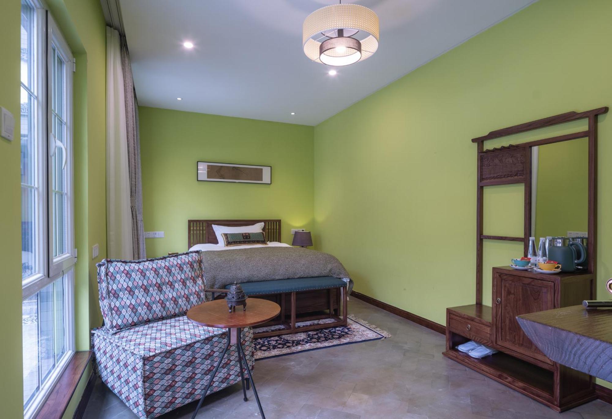 Deluxe Queen Room Patio