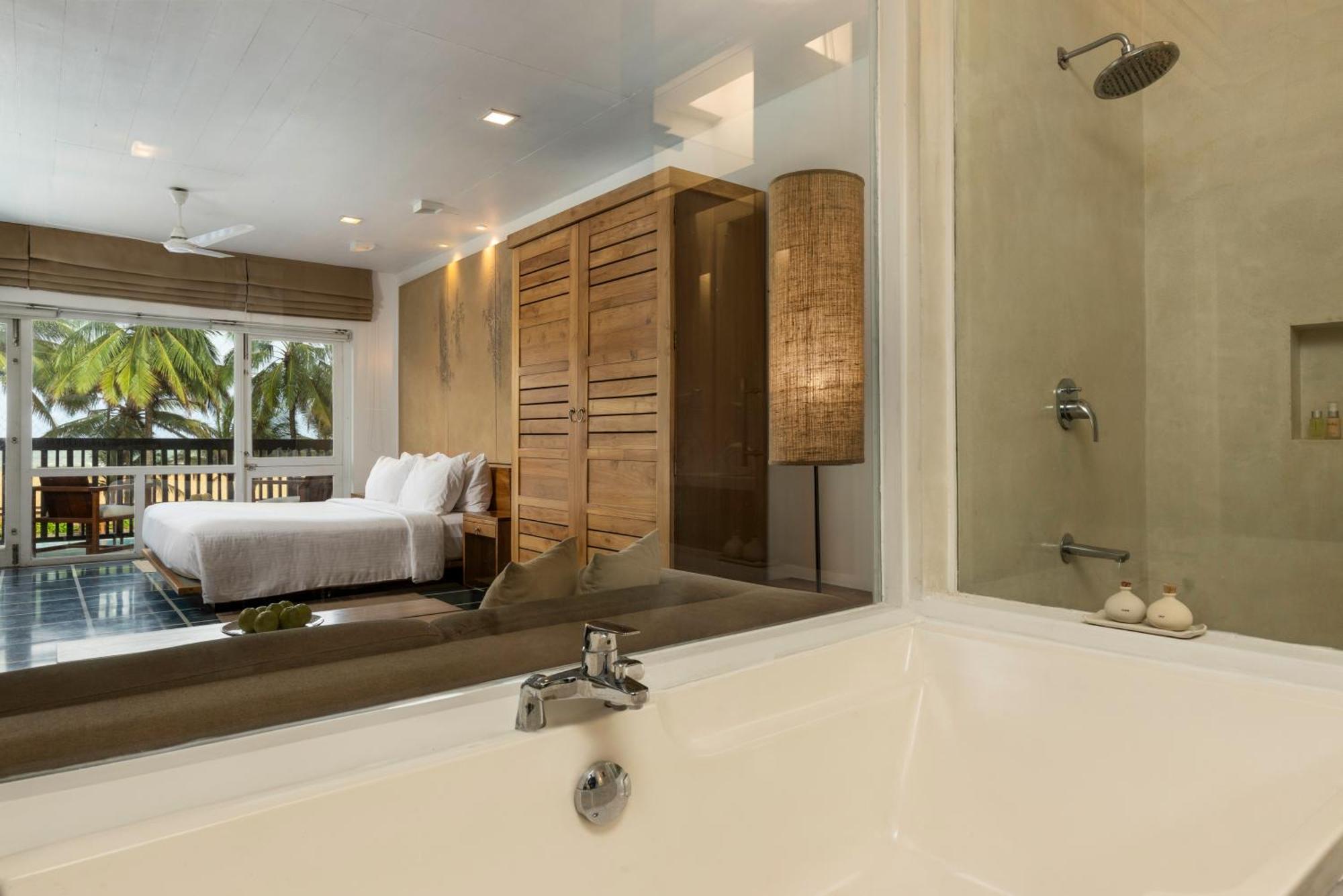 Deluxe Twin Room Sea View at Center Point Black Coral & at Seaside Social restaurants