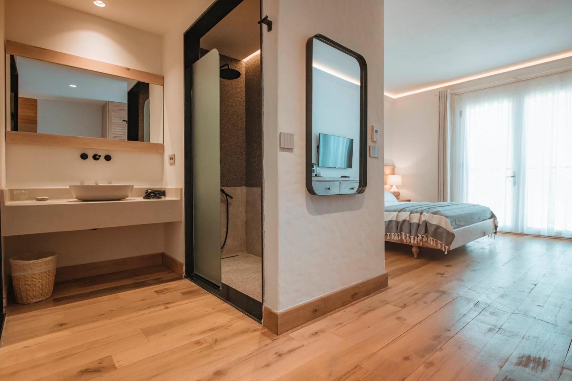 Mandarin House Annex | Superior Room