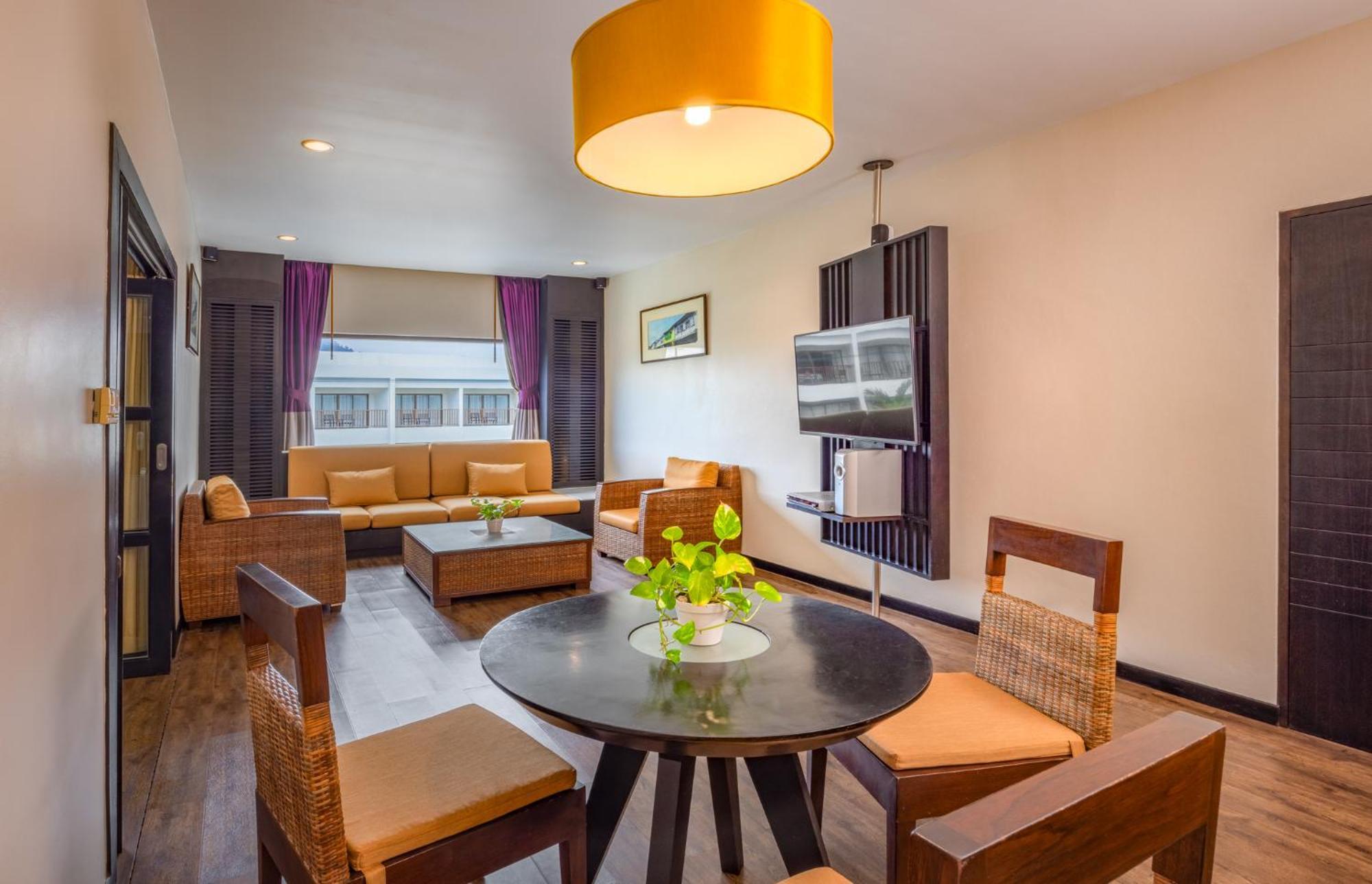 Deluxe Suite