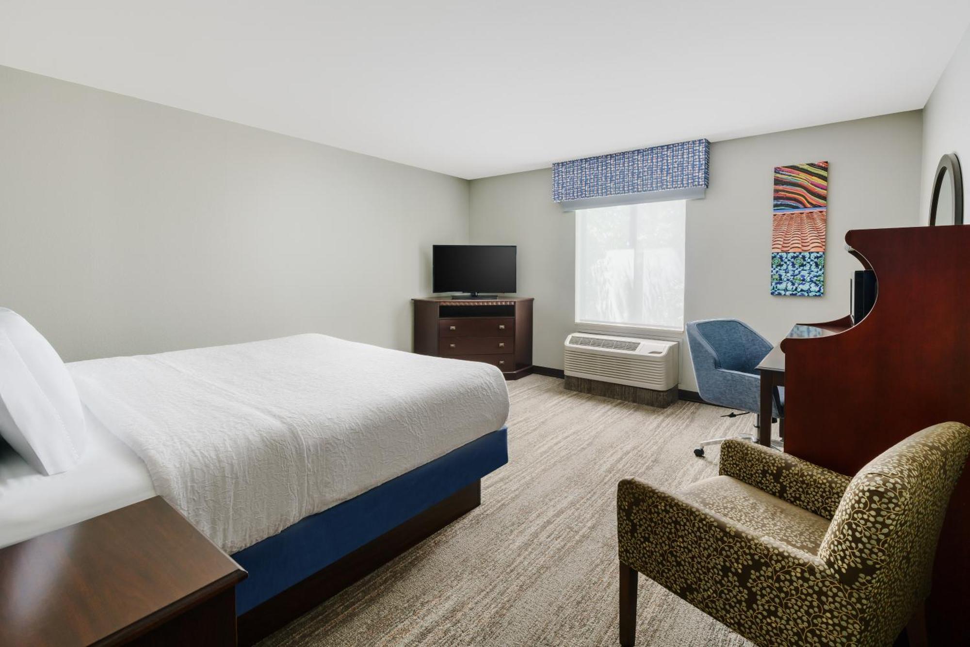 King Room with King Bed - Non-Smoking
