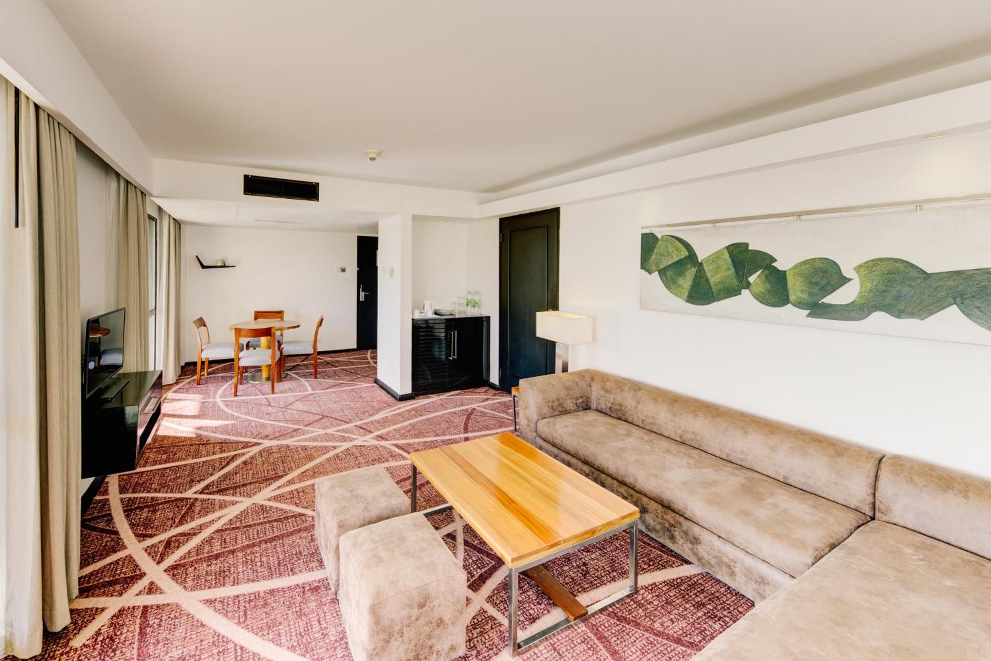 Cilantro Suite Terrace & Lounge Access