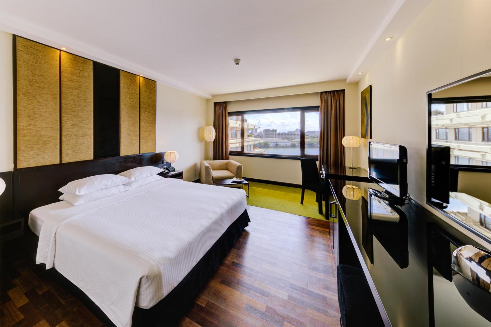 Premium Room Pool & Lakeview