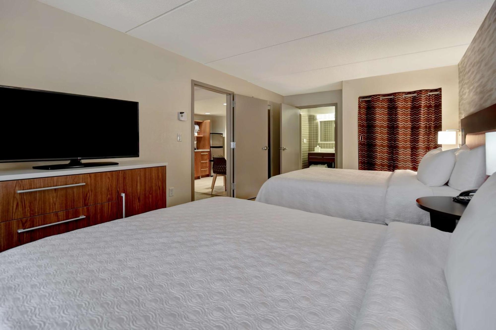 One-Bedroom Queen Suite Two Queen Beds Non-Smoking