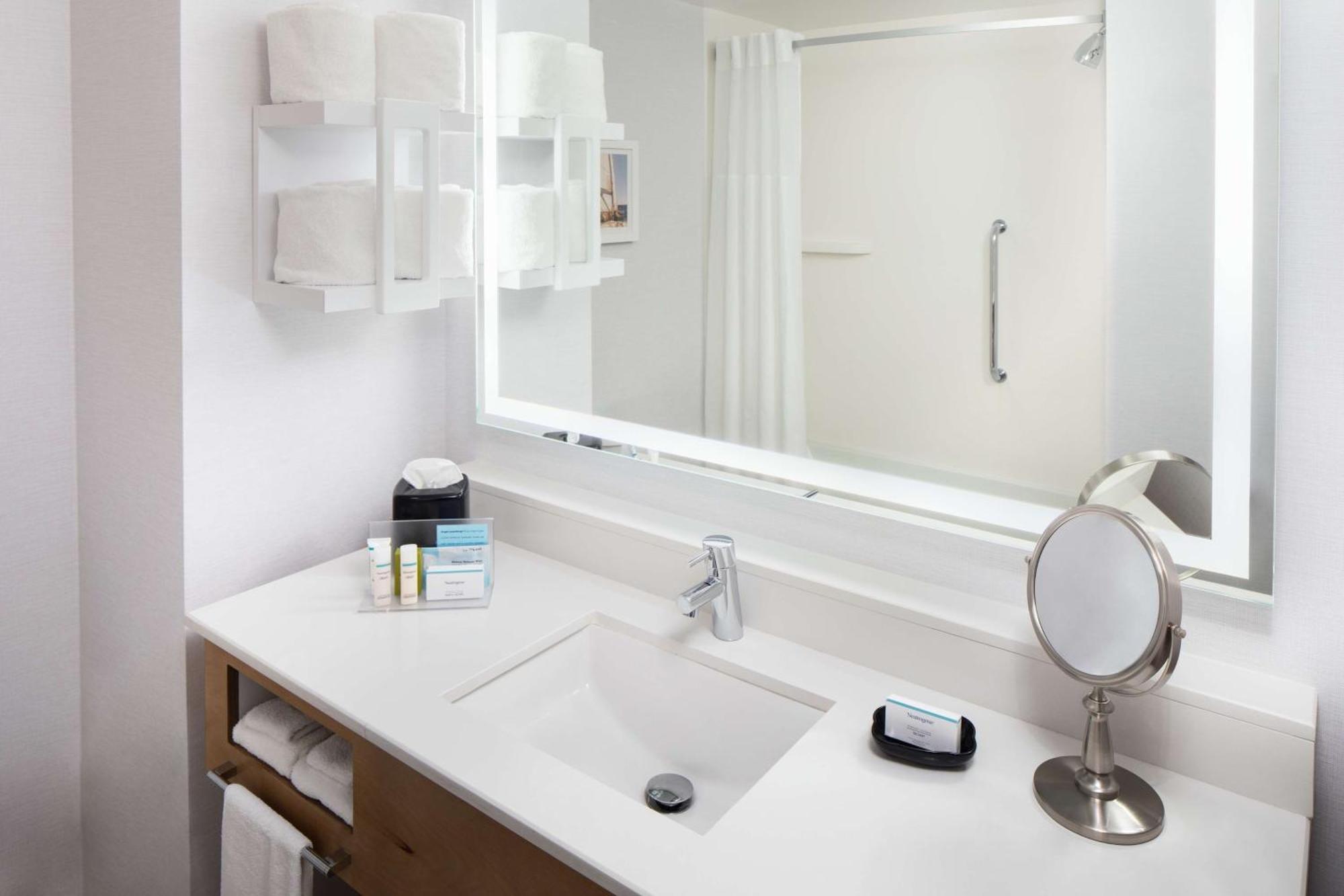 Room with Two Queen Beds - Non-Smoking,1548829801:JPEG