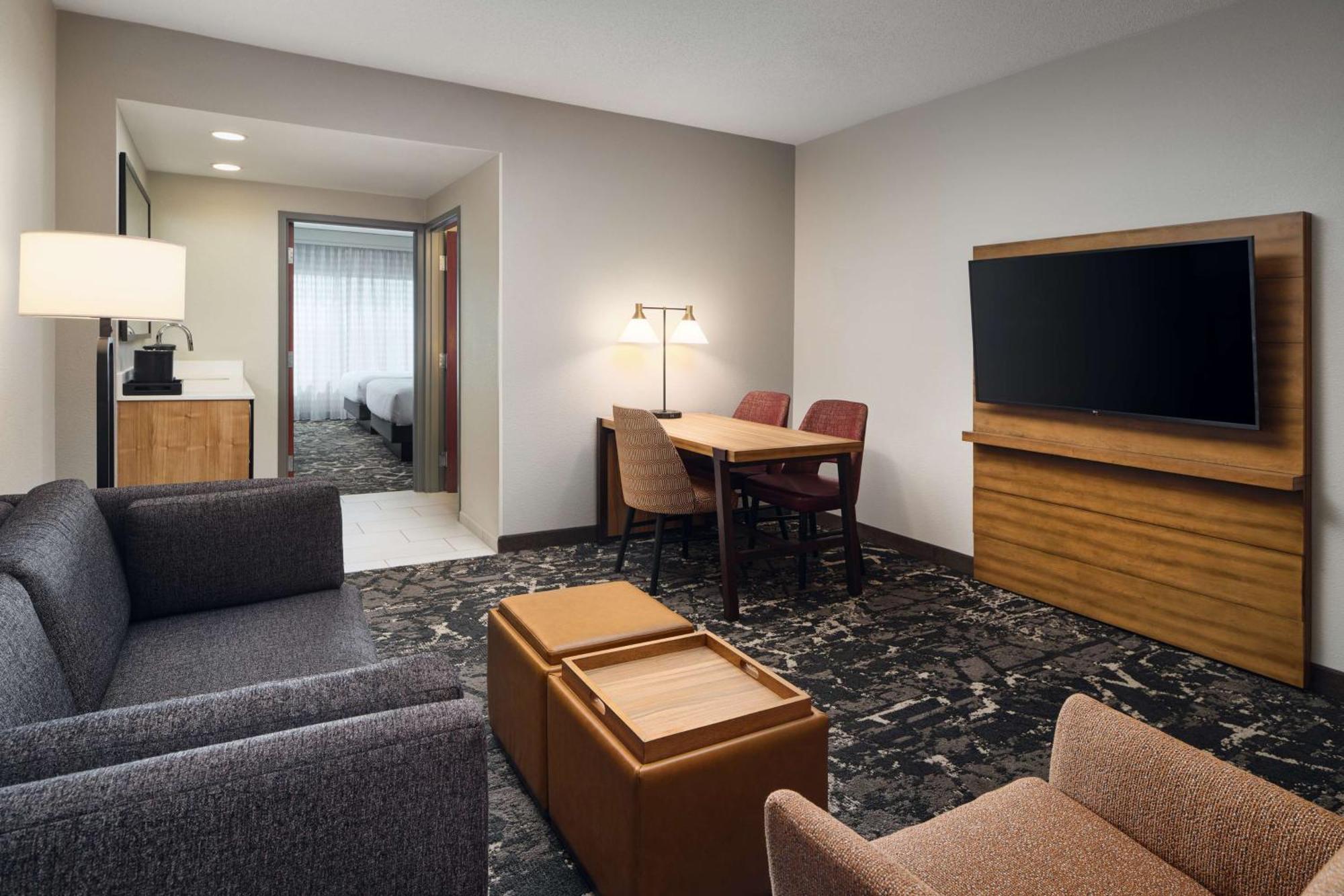 Two-Room Queen Suite Two Queen Beds