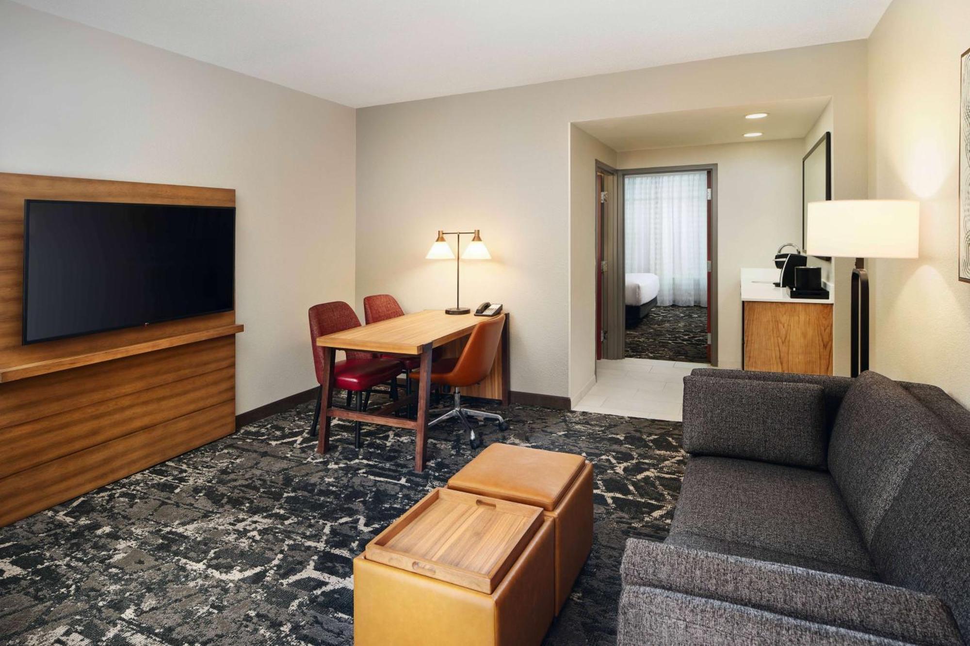 Two-Room Queen Suite Two Queen Beds