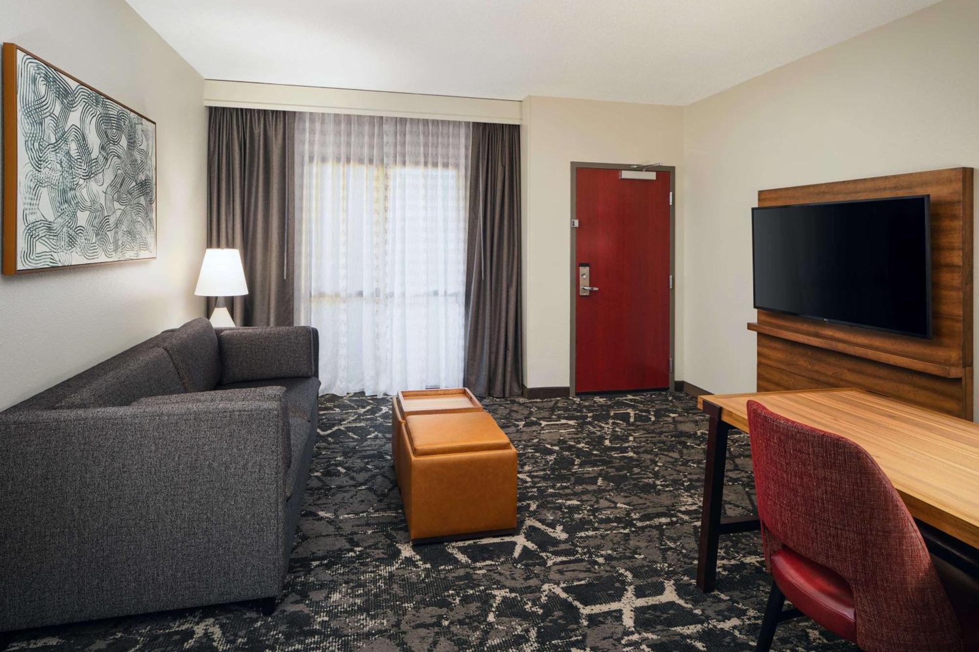 Two-Room Queen Suite Two Queen Beds
