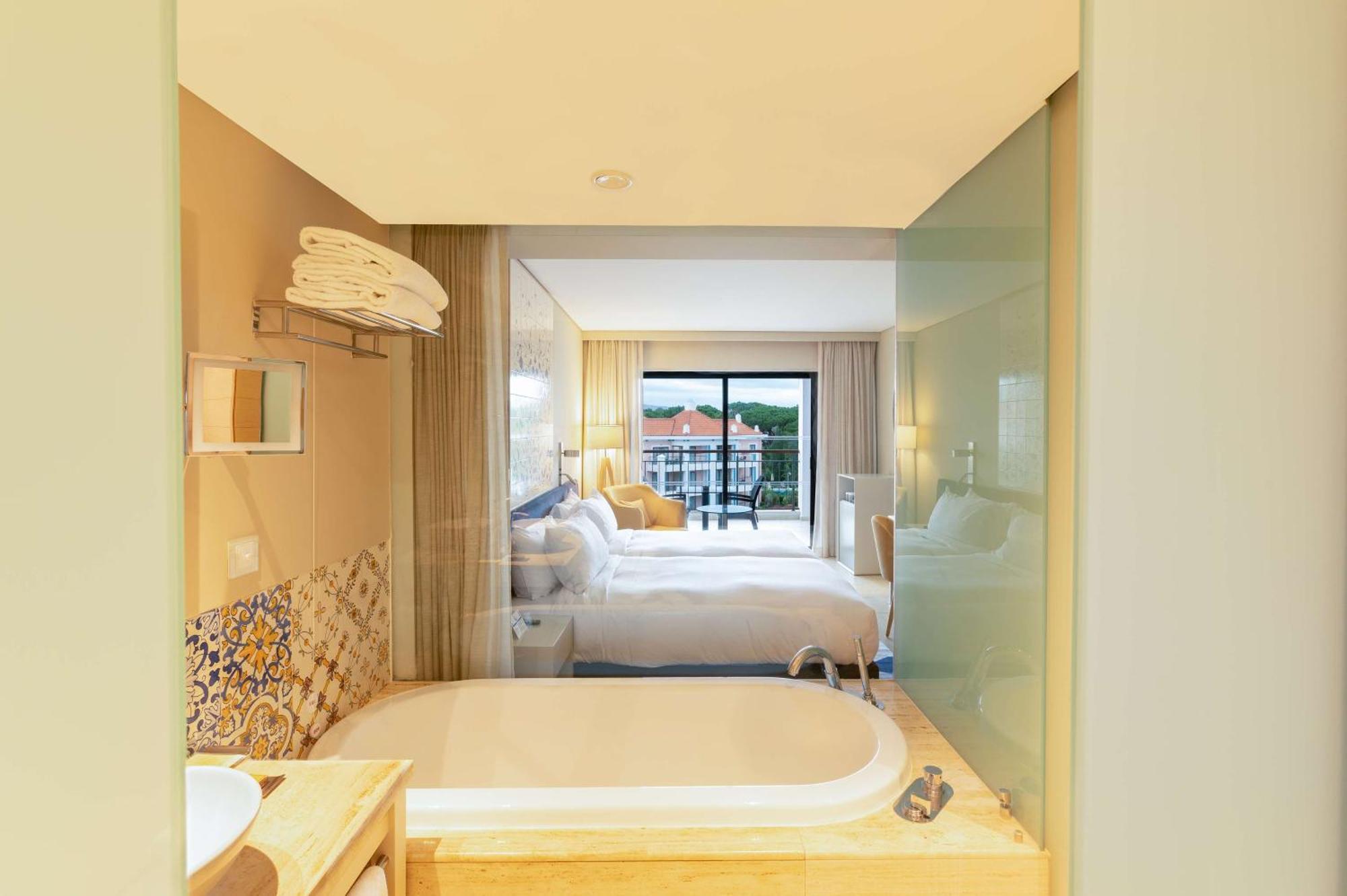 Deluxe Zweibettzimmer mit Poolblick