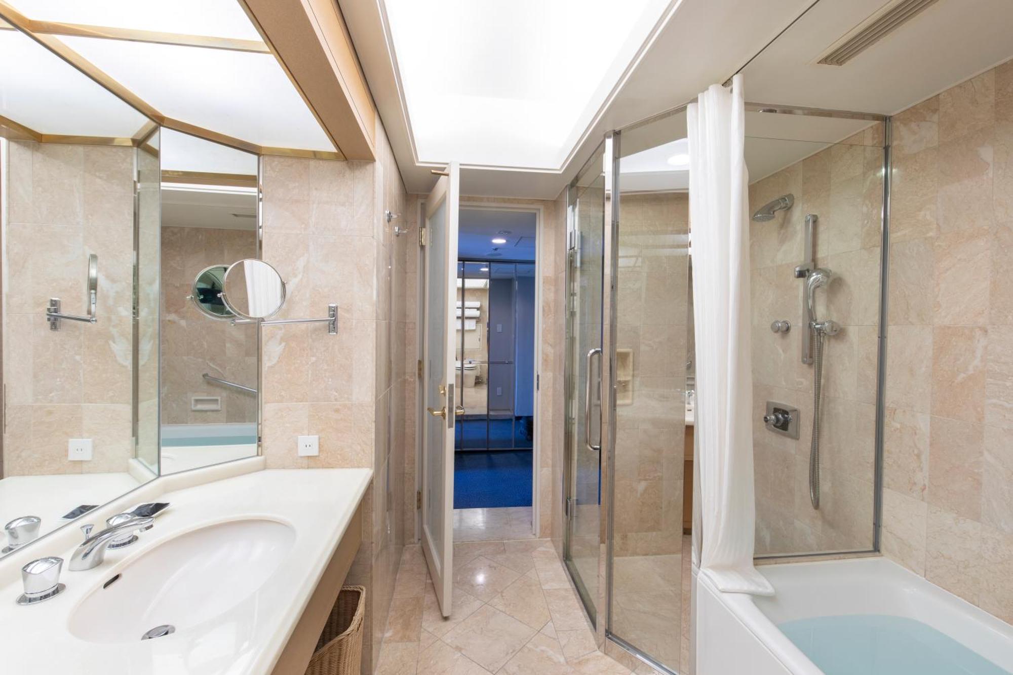 The Main Deluxe Triple Room Non-Smoking