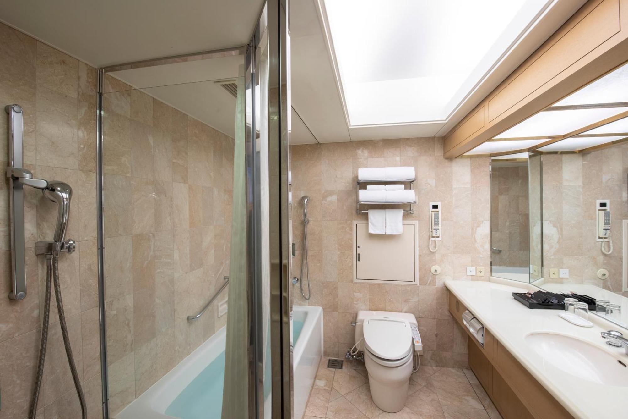 The Main - Deluxe Twin - Non-Smoking,1580425815:JPEG