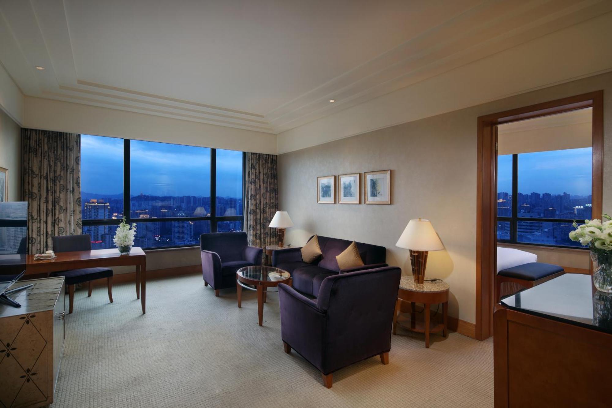 Executive Suite with Lounge Access