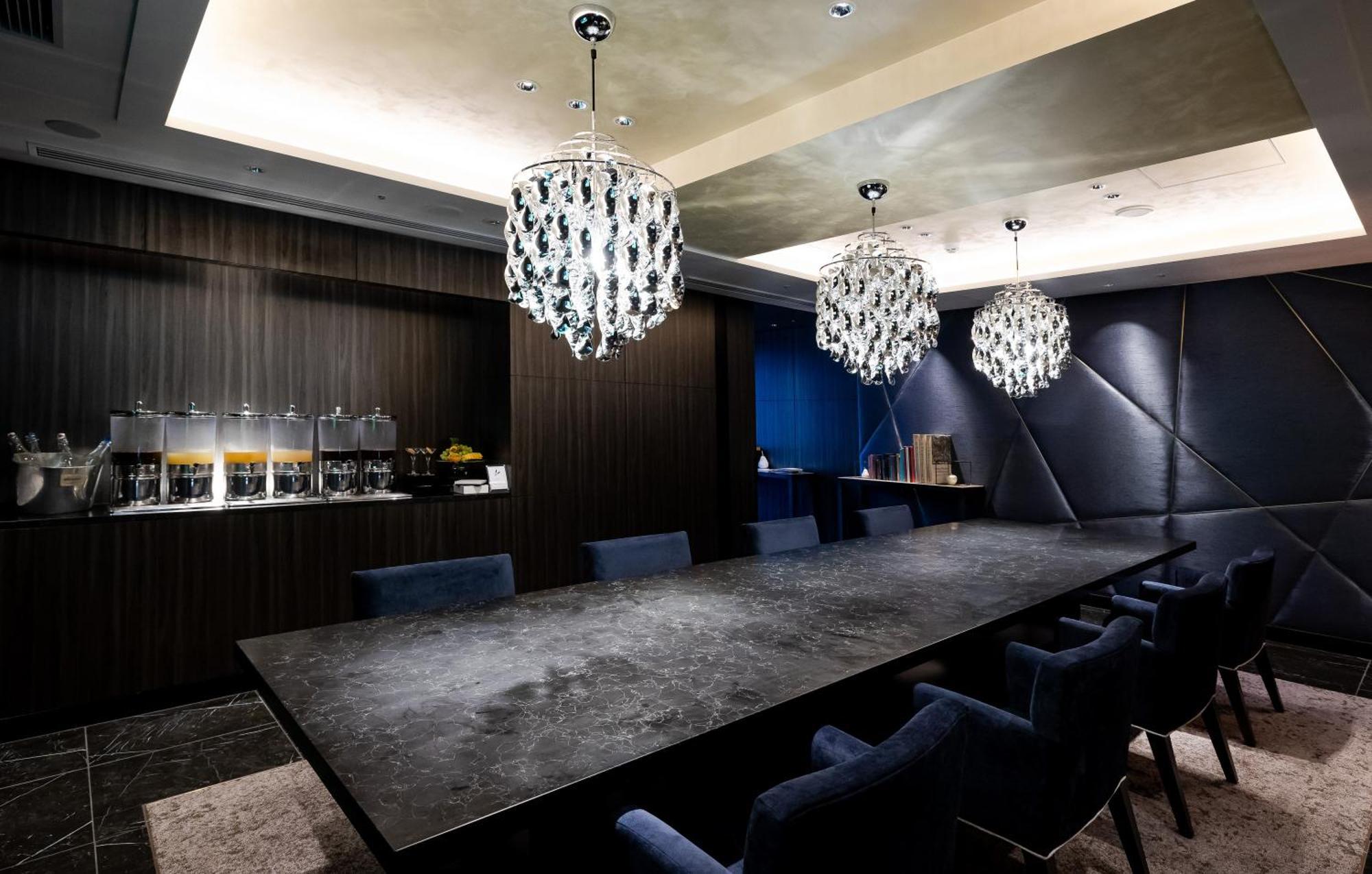 Cross Floor Double Room Club Lounge Access Non-Smoking