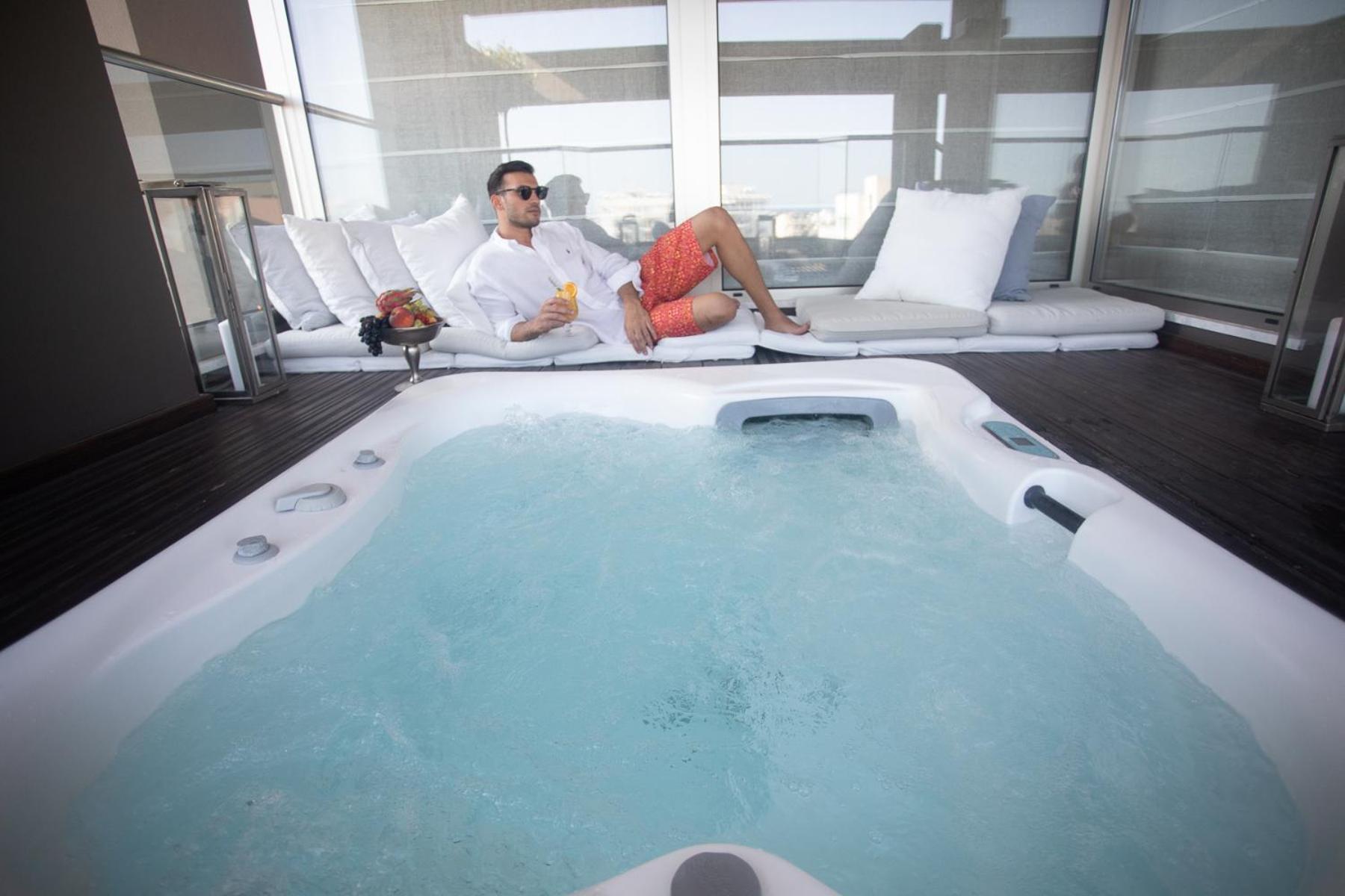 Executive Suite Pool View
