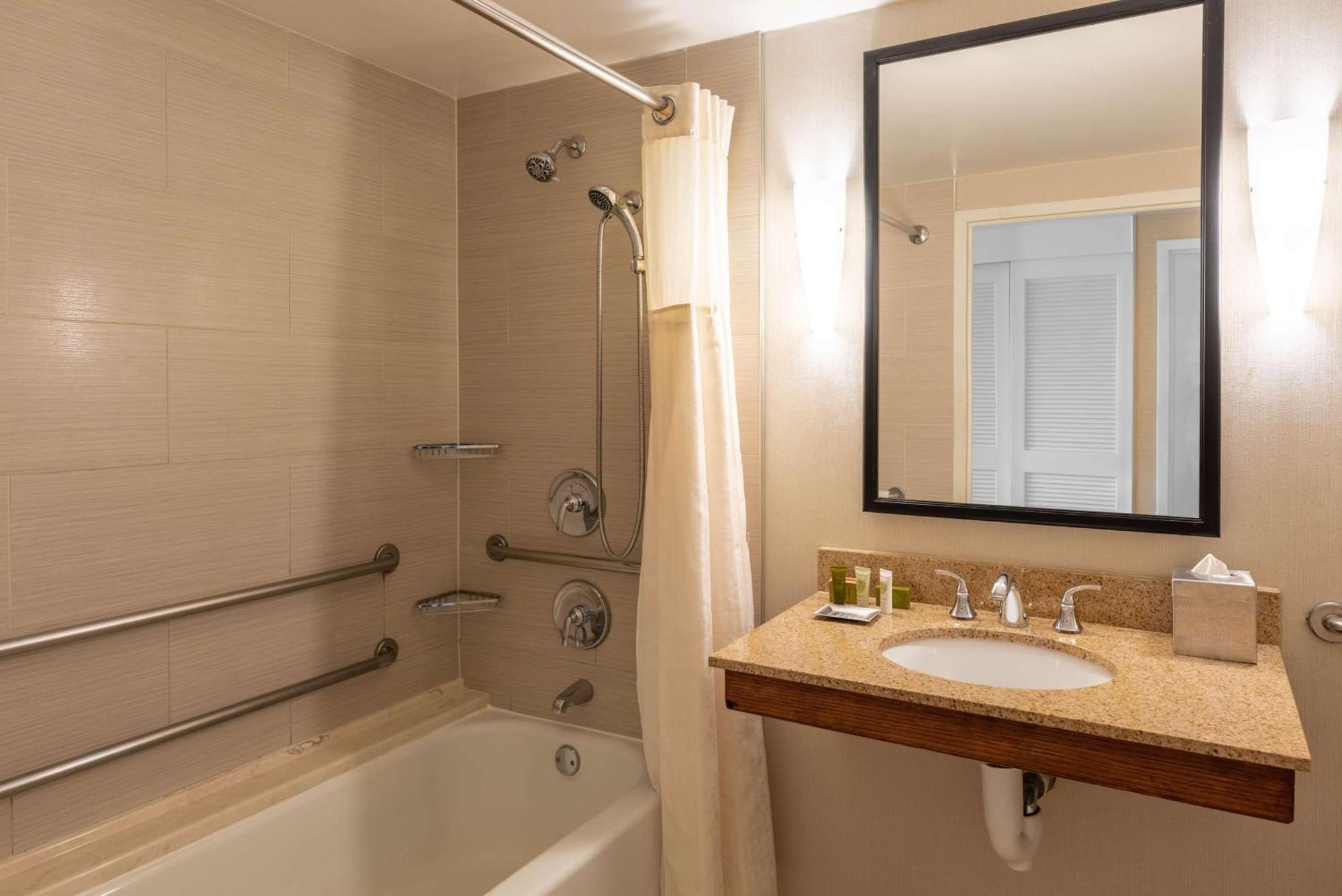 Queen Room with Two Queen Beds and Bath Tub - Mobility and Hearing Access,1549804906:JPEG