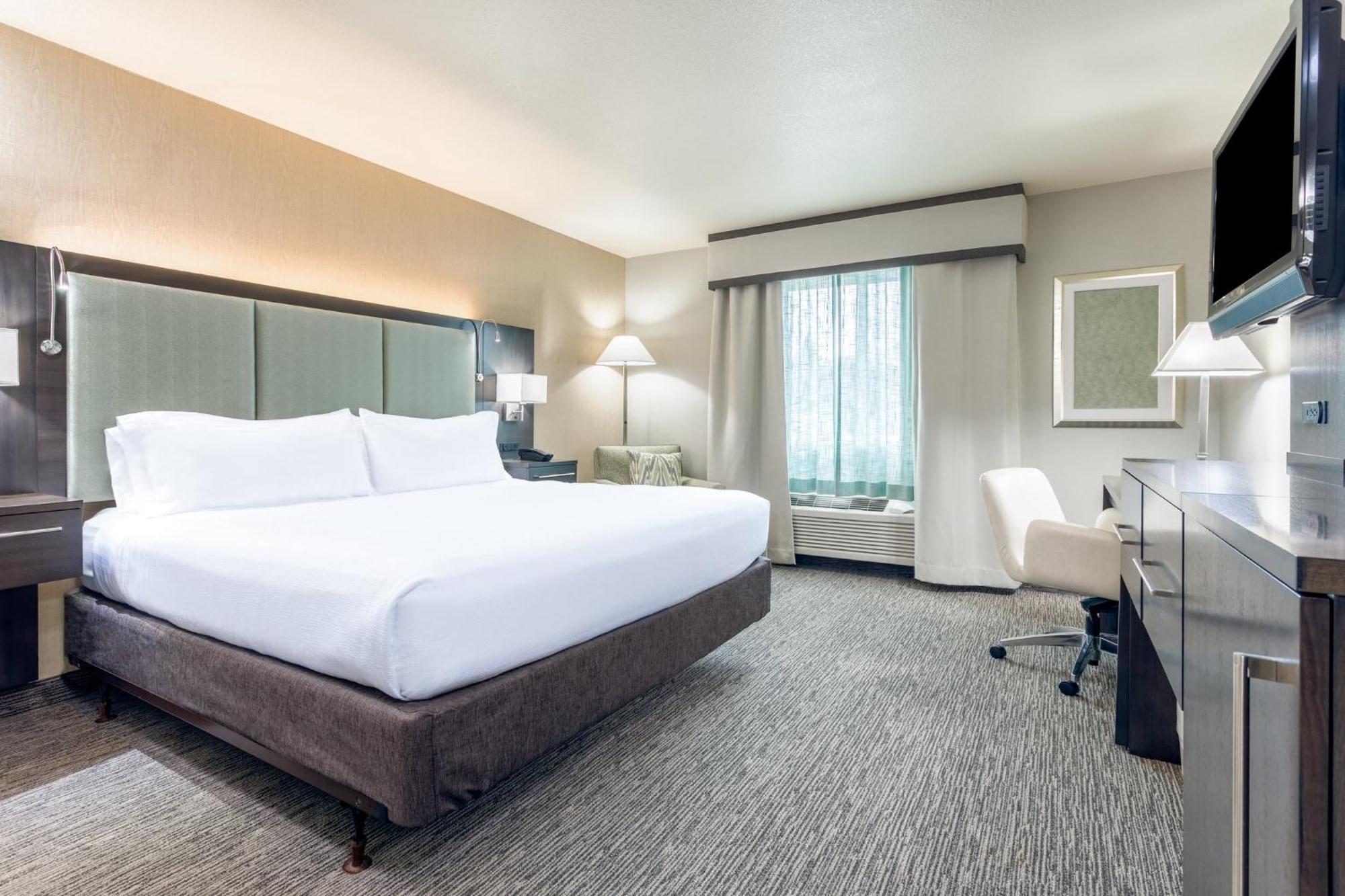 King Room - Mobility Access/Hearing Accessible