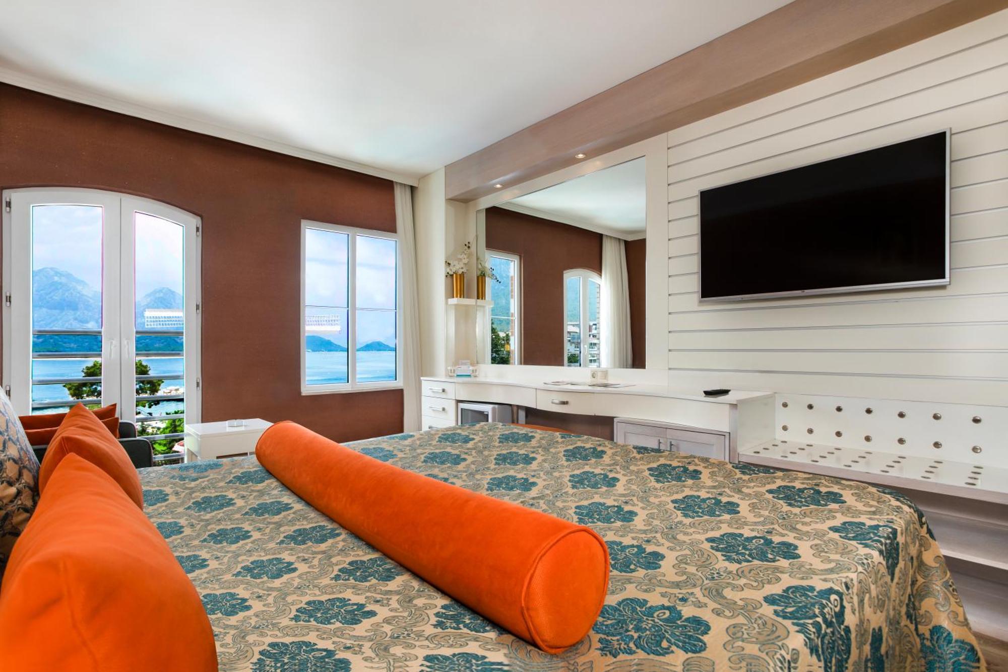 Standard Side Sea View Room