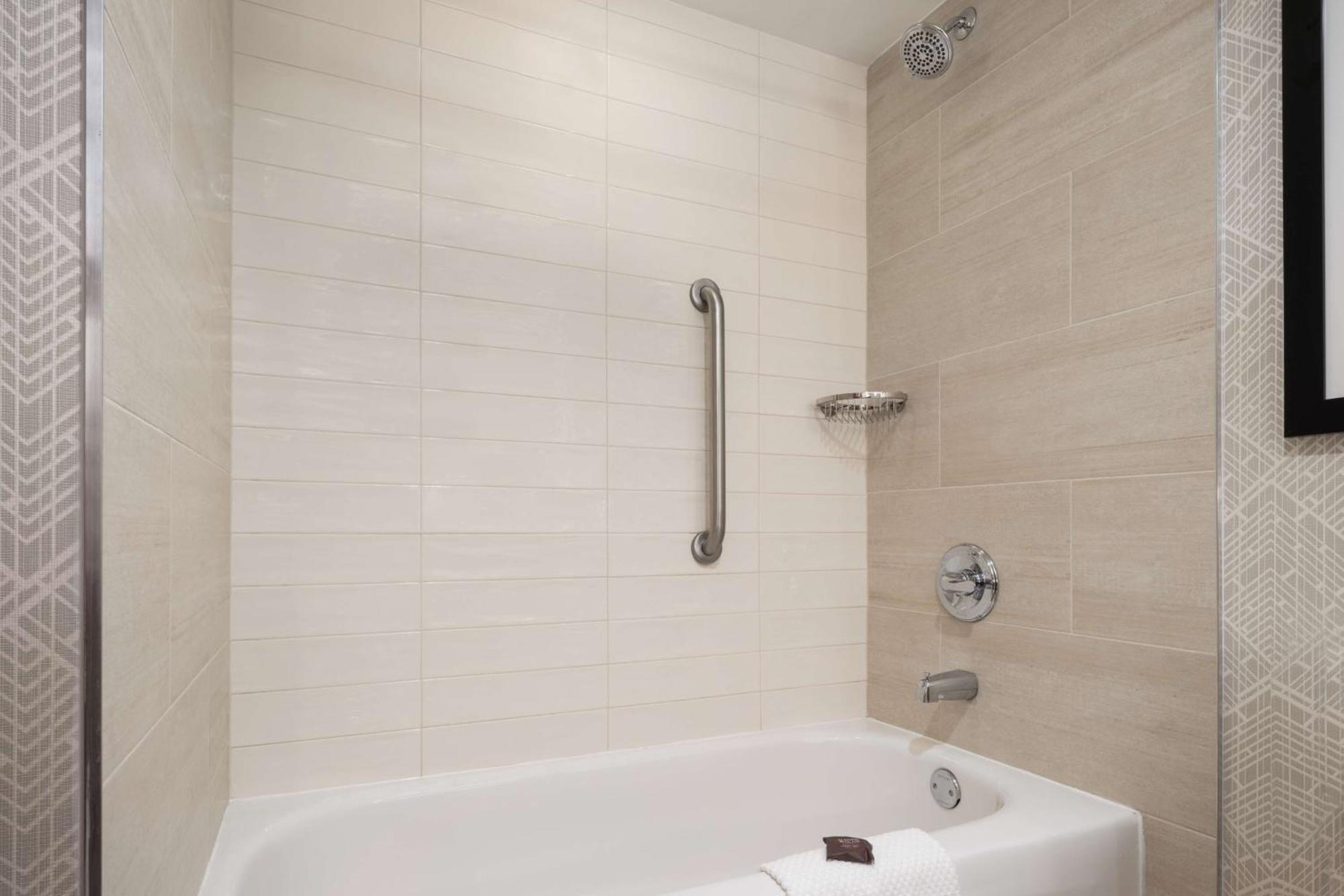 Premium King Suite - Non-Smoking,1550254282:JPEG