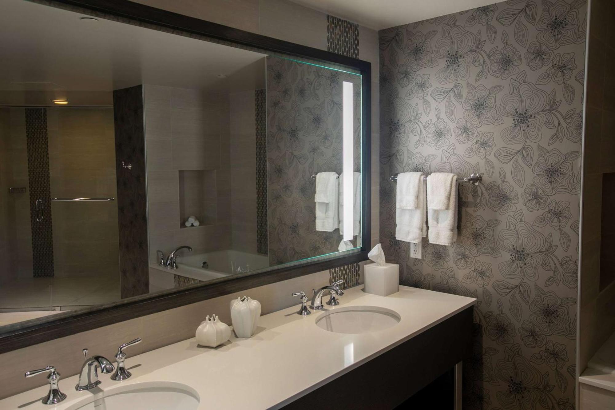 Grand Suite Intracoastal View Non-Smoking