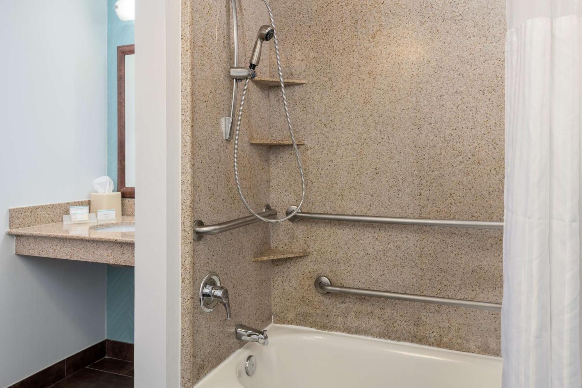 King Room with Accessible Tub - Mobility Access,1550662795:JPEG