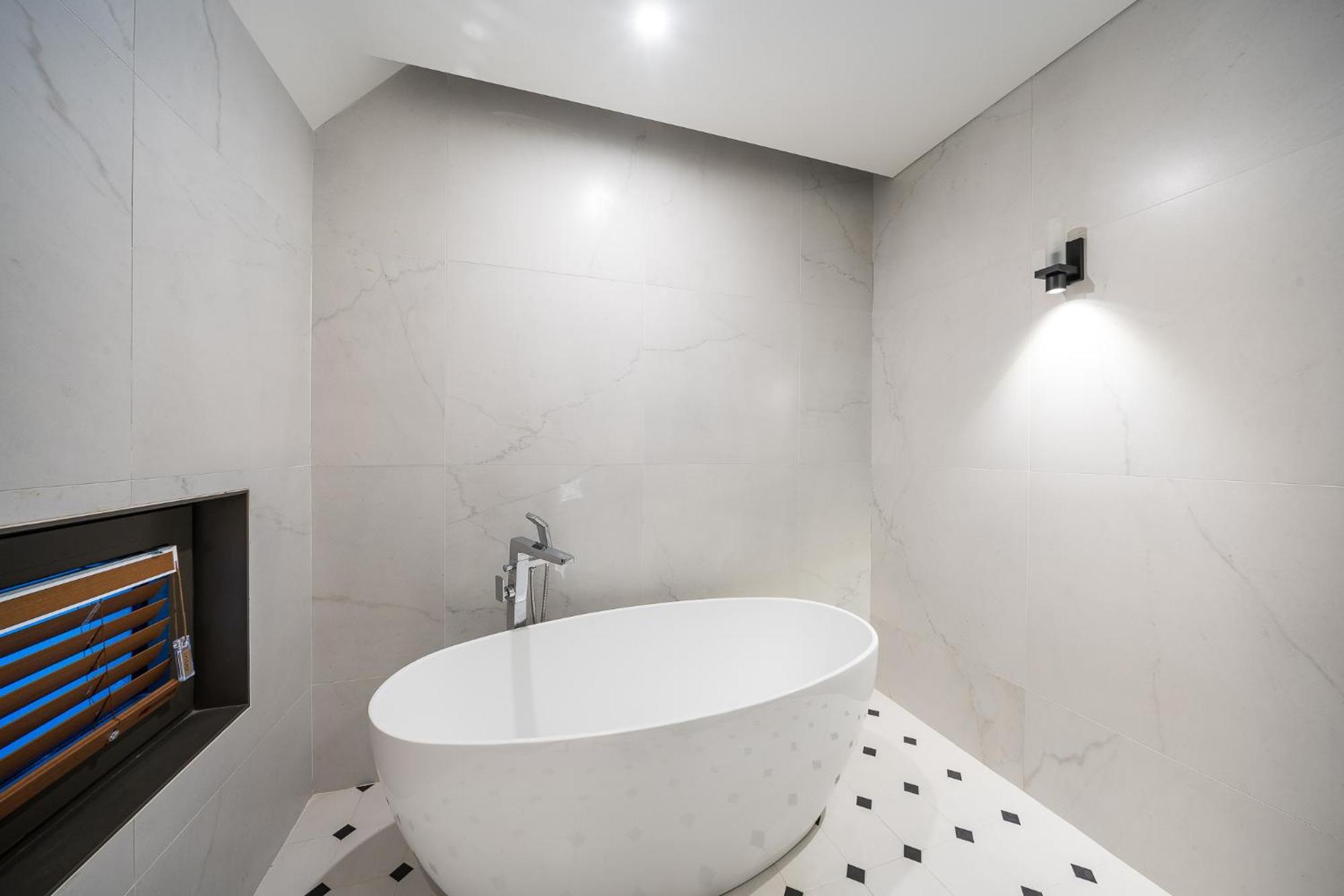 Suite,1625489771:JPEG