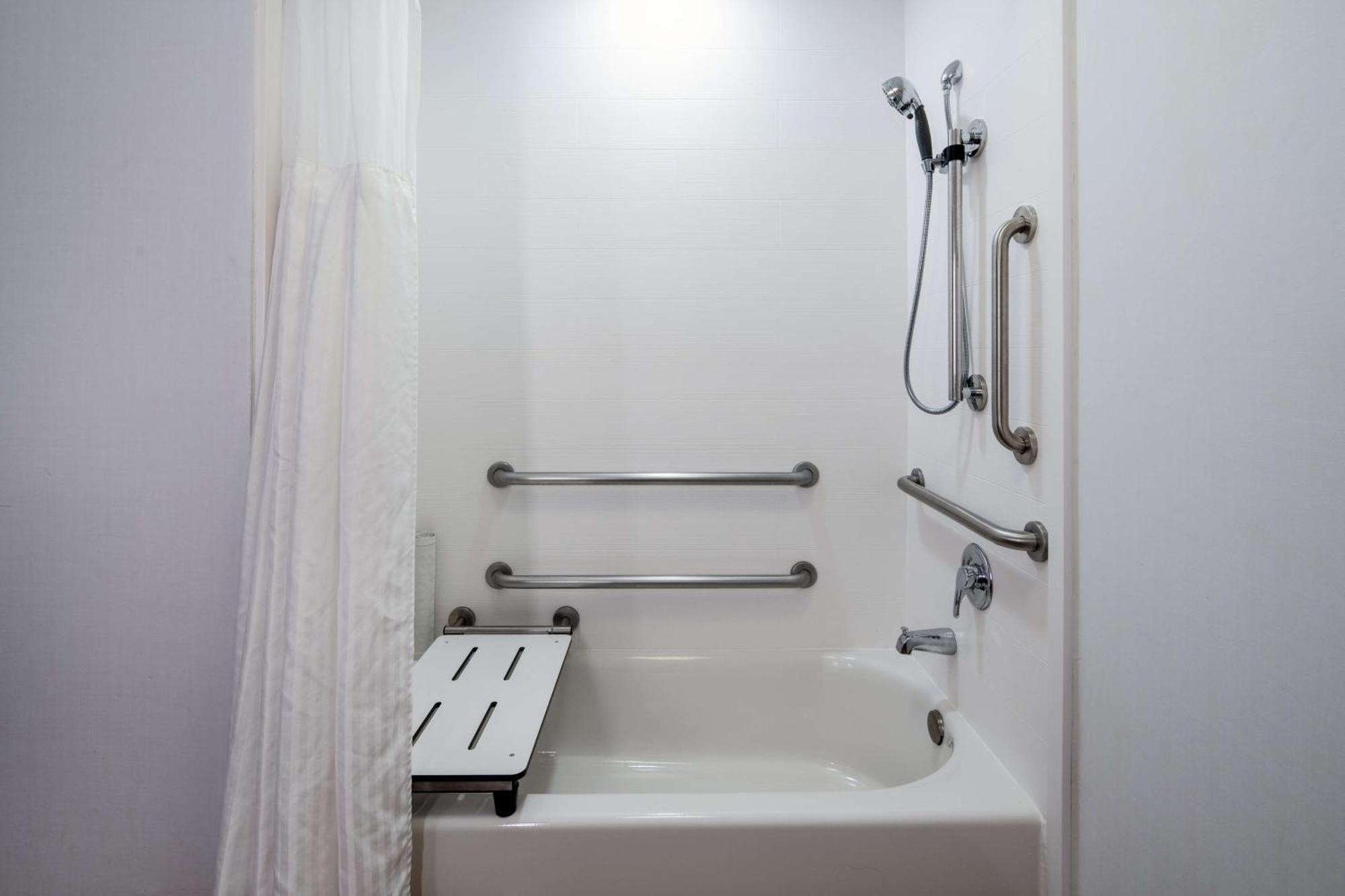 King Room with Accessible Tub - Mobility Access