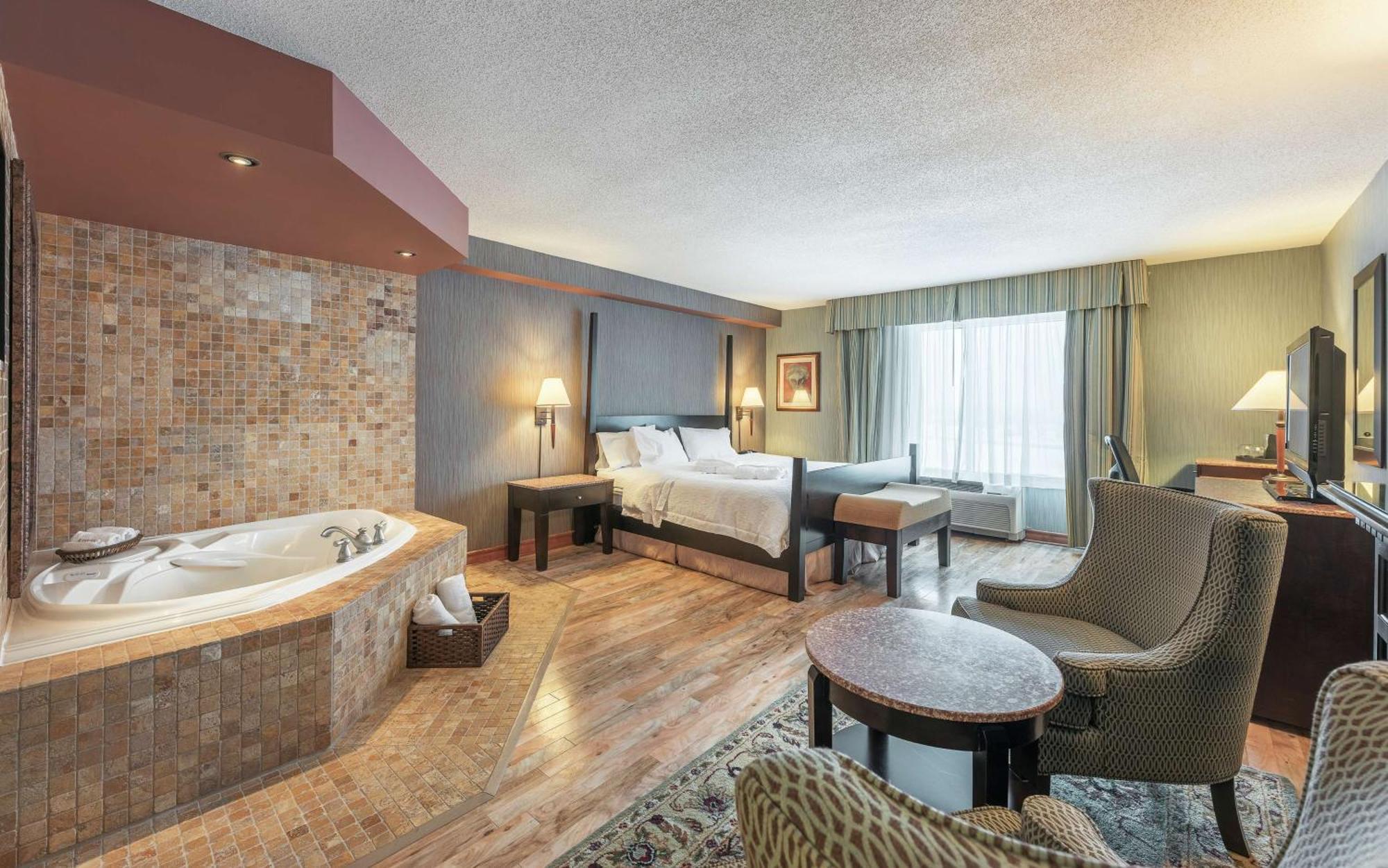 King Room with Whirlpool - Non-Smoking