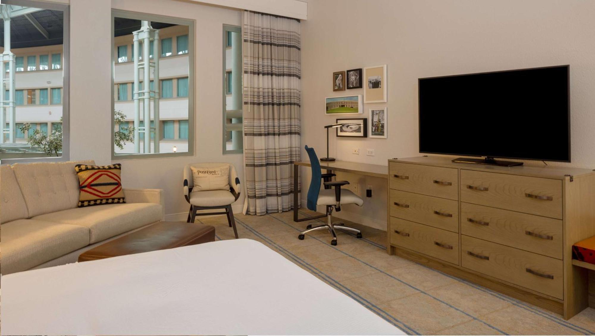 Deluxe King Room