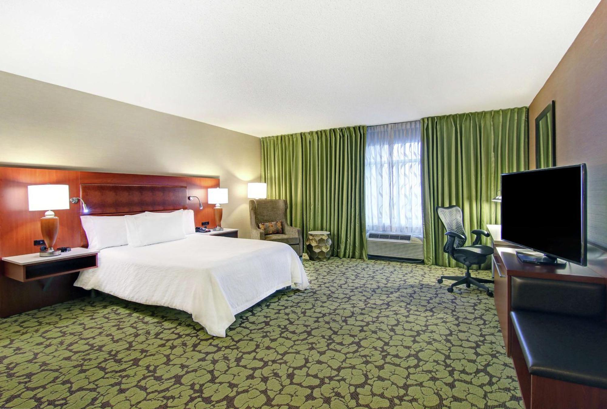 Queen Room Roll Shower Mobility Access or Non-Smoking
