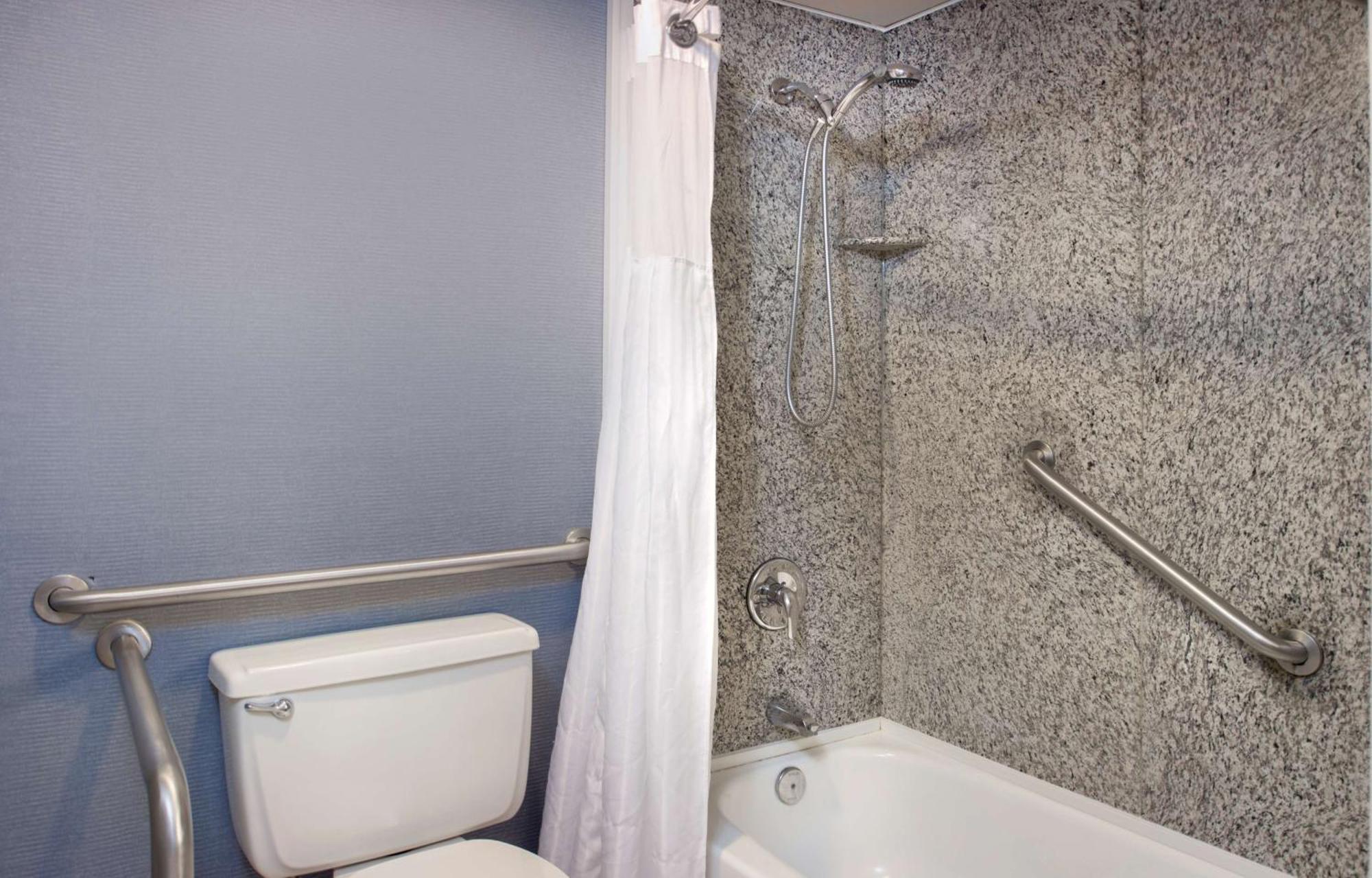 King Room Accessible Tub - Mobility Access/Non-Smoking,1632992114:JPEG