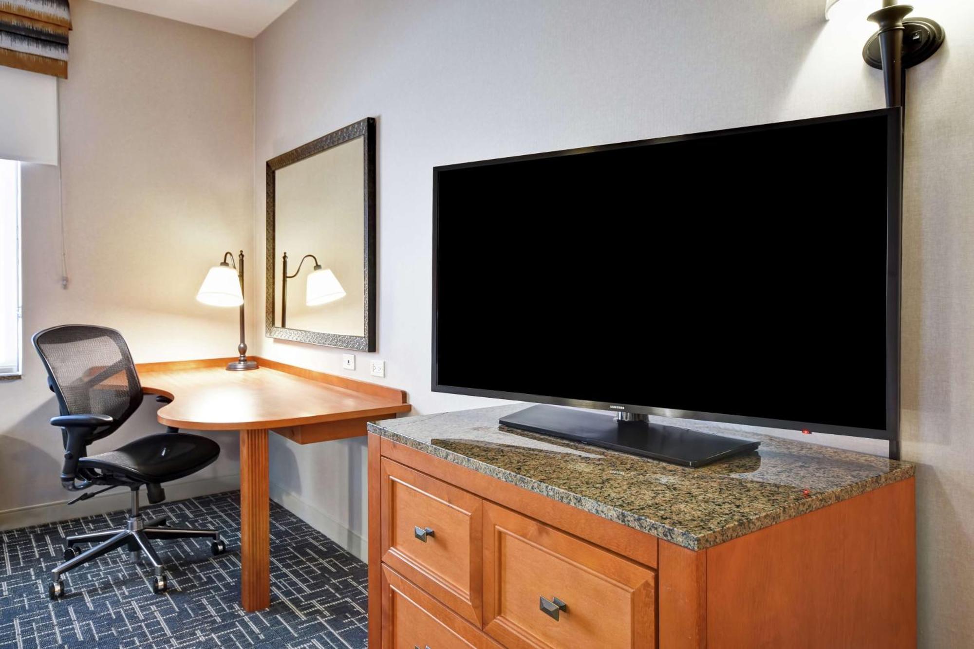 King Room with King Bed - Non-Smoking