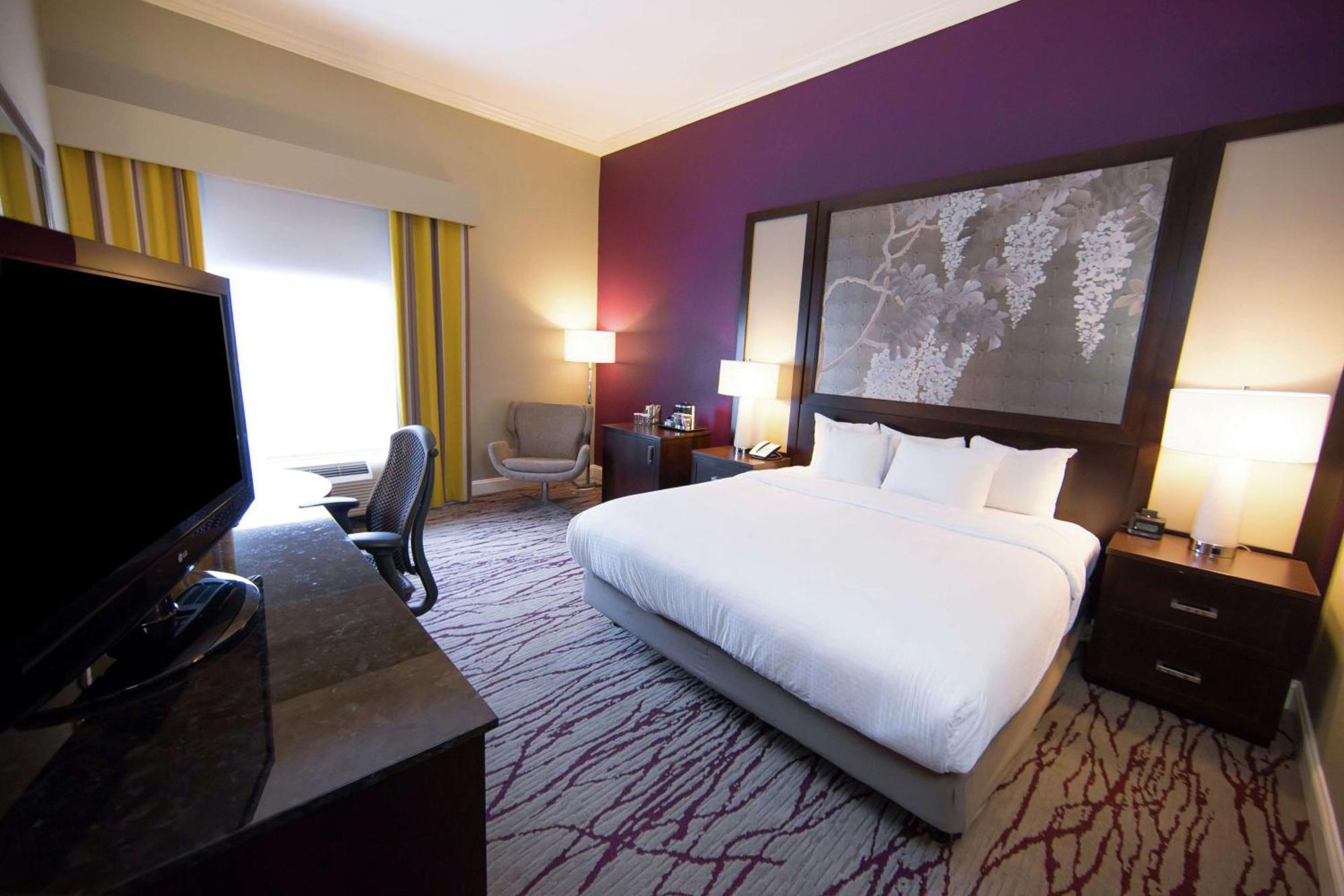 King Room Accessible Tub Mobility Hearing Access or Non-Smoking