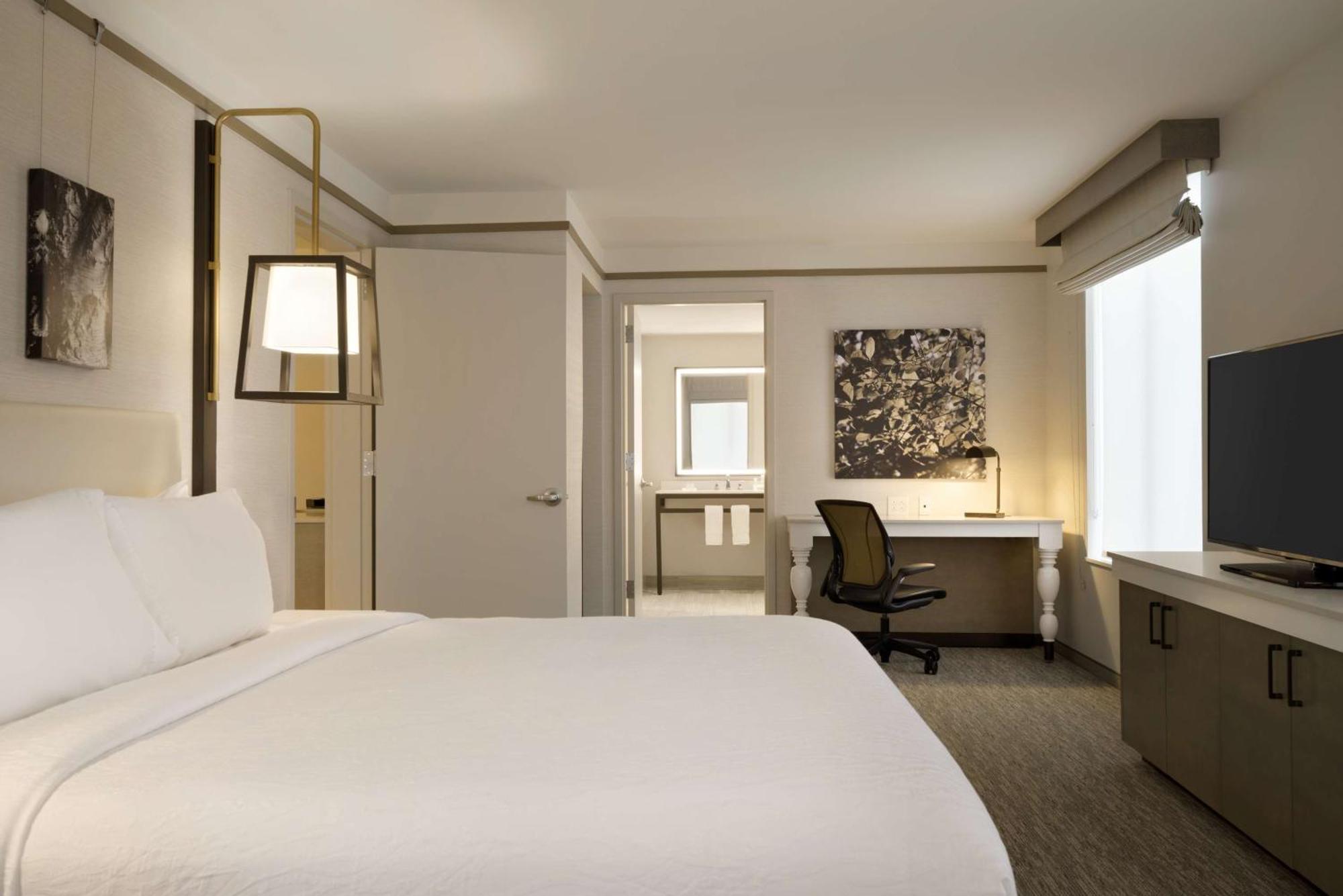 One-Bedroom King Suite - Hearing Accessible,1551507115:JPEG