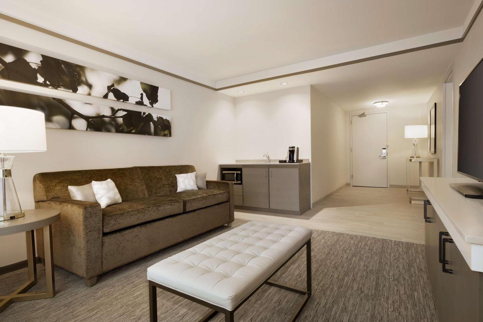 One-Bedroom King Suite,1551507190:JPEG