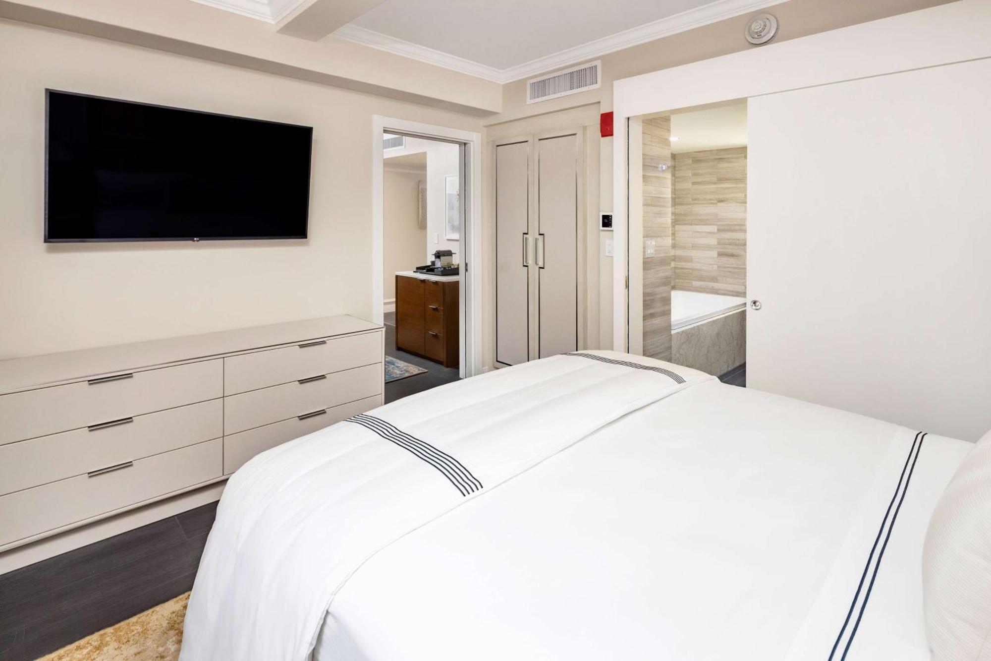 One-Bedroom King Suite Sofa Bed