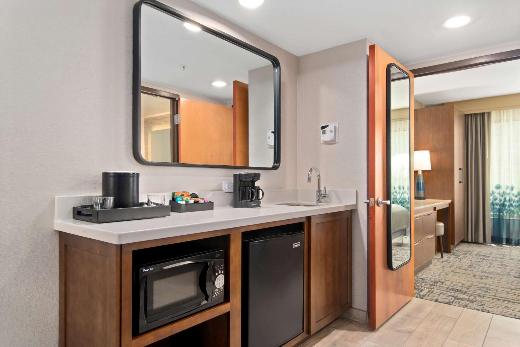 Two-Room King Suite - Non-Smoking,1551637426:JPEG