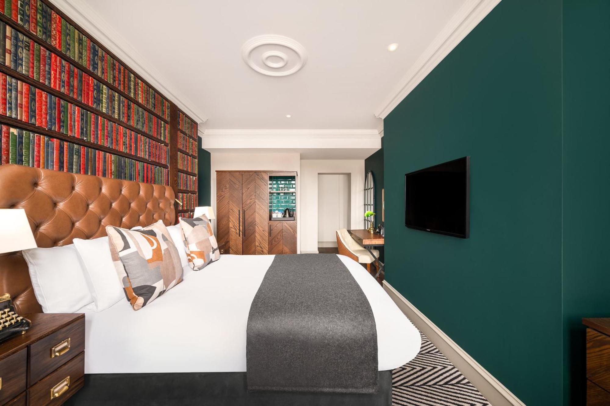 Standard Queen Room City View