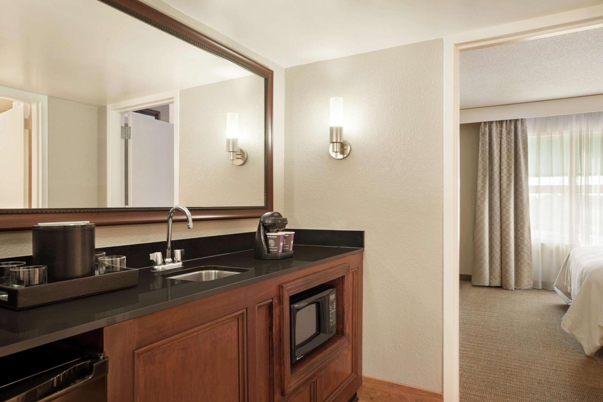 Two-Room King Corner Suite,1551951355:JPEG