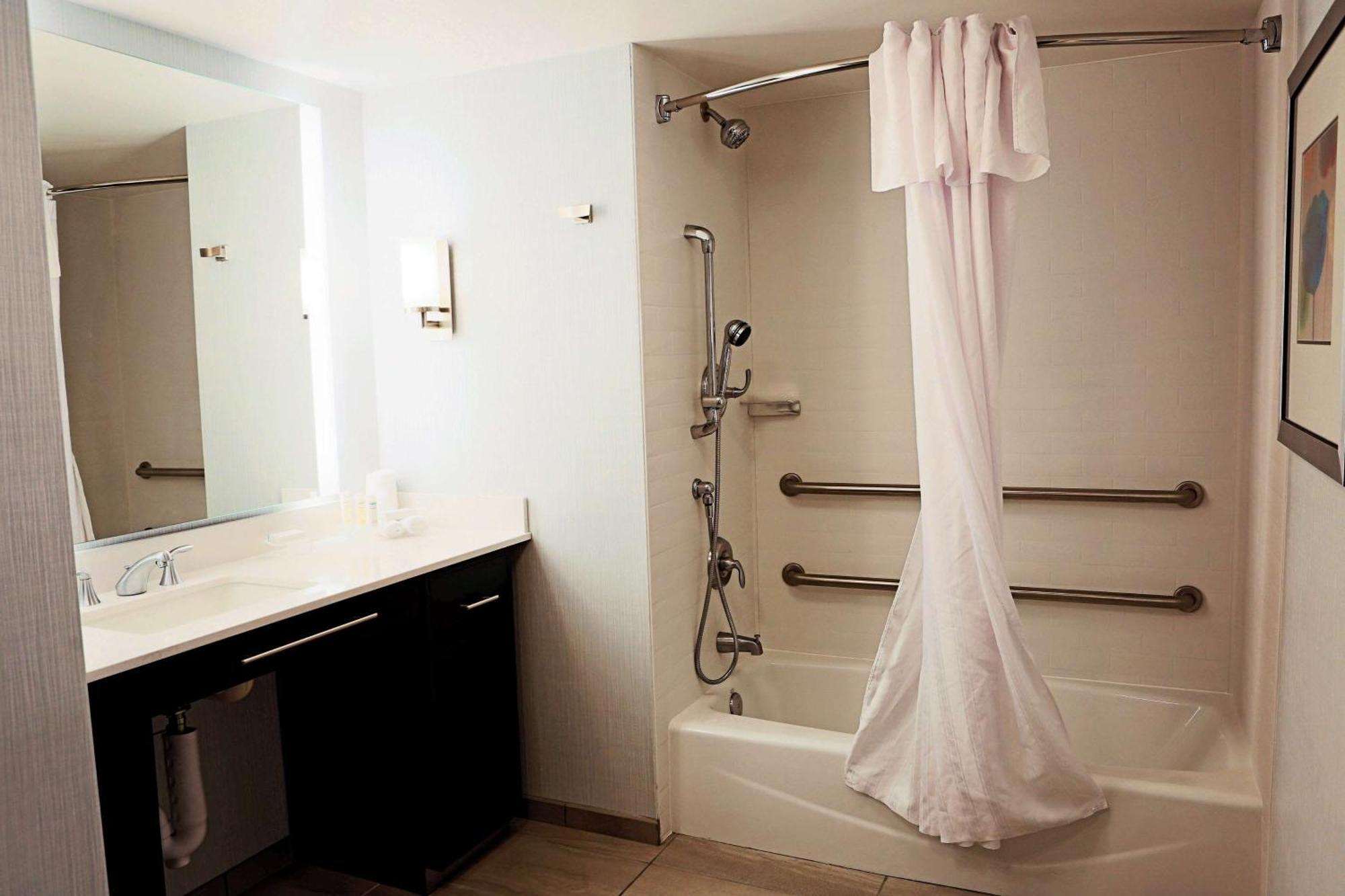 Queen Suite Two Queen Beds Mobility Hearing Access or Non-Smoking