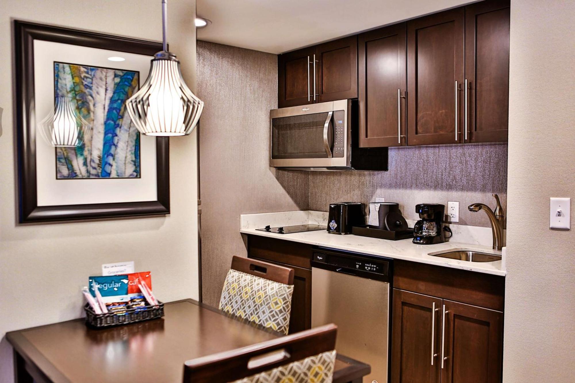 One-Bedroom King Suite - Non-Smoking
