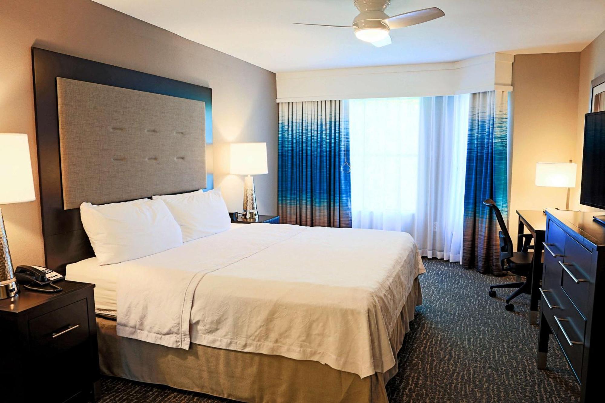 One-Bedroom King Suite Non-Smoking