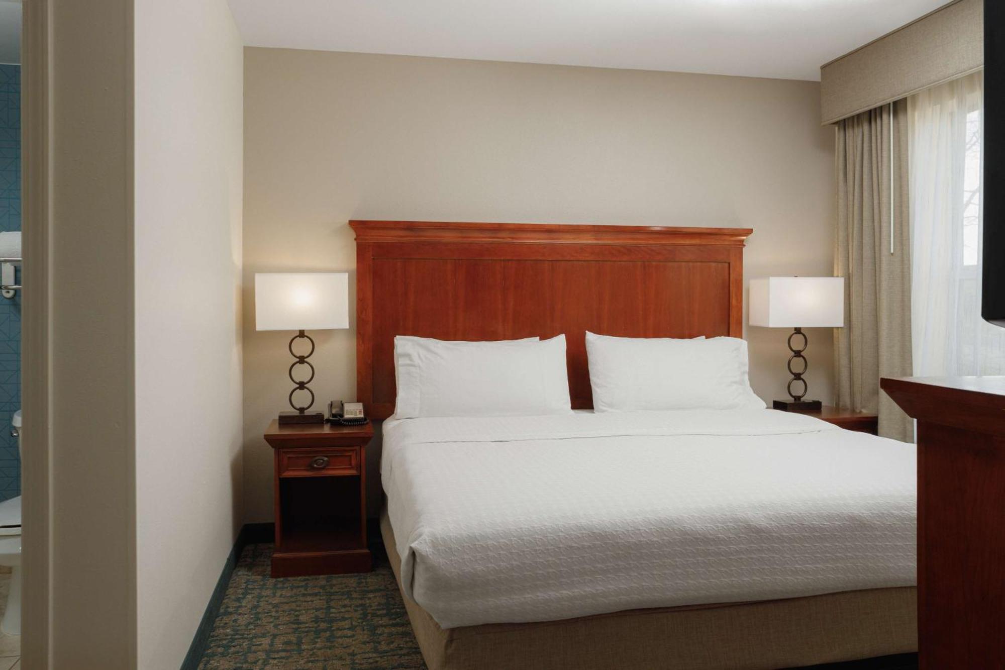 Two-Bedroom Suite One King Bed Two Queen Beds