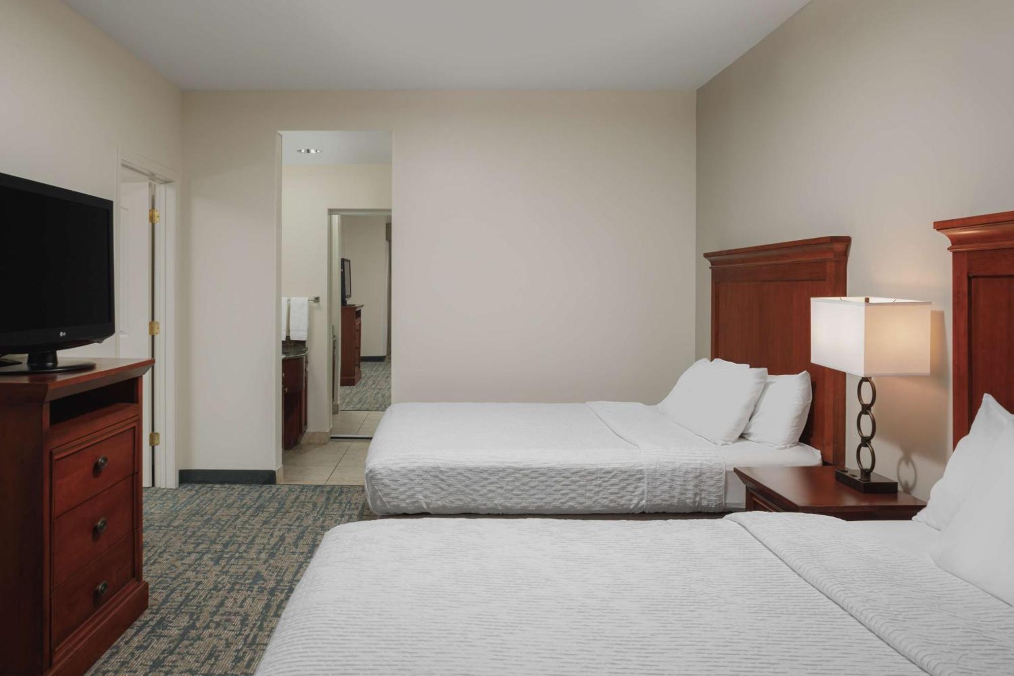 One-Bedroom Queen Suite with Two Queen Beds - Non-Smoking